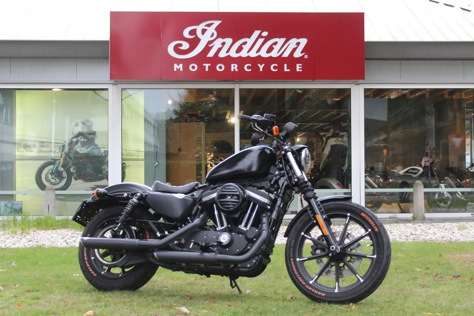 Harley-Davidson Sportster XL 883 Iron Zwart - 1