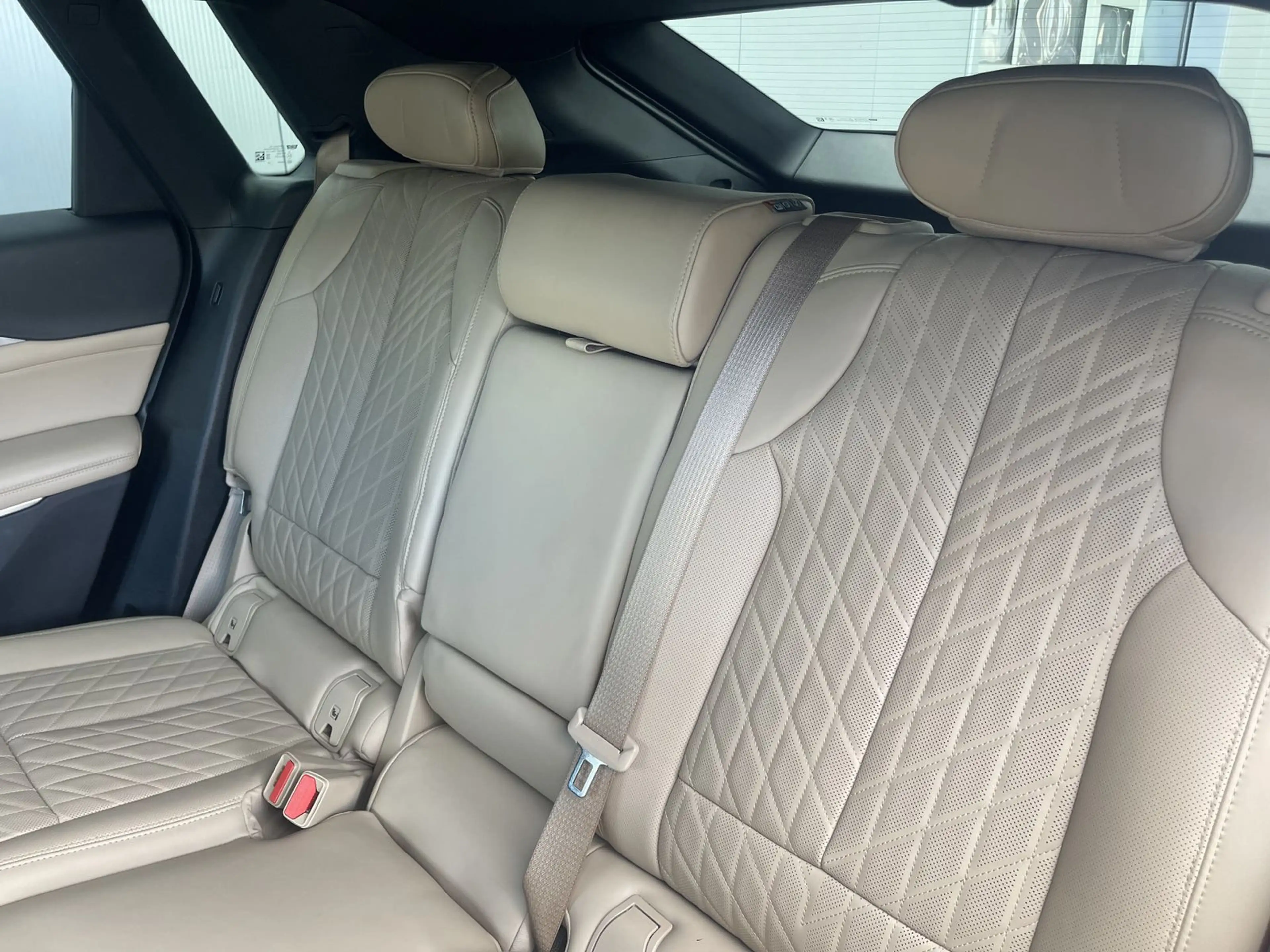 Cadillac Lyriq Sport 600e AWD | schwarze Felgen — photo 12