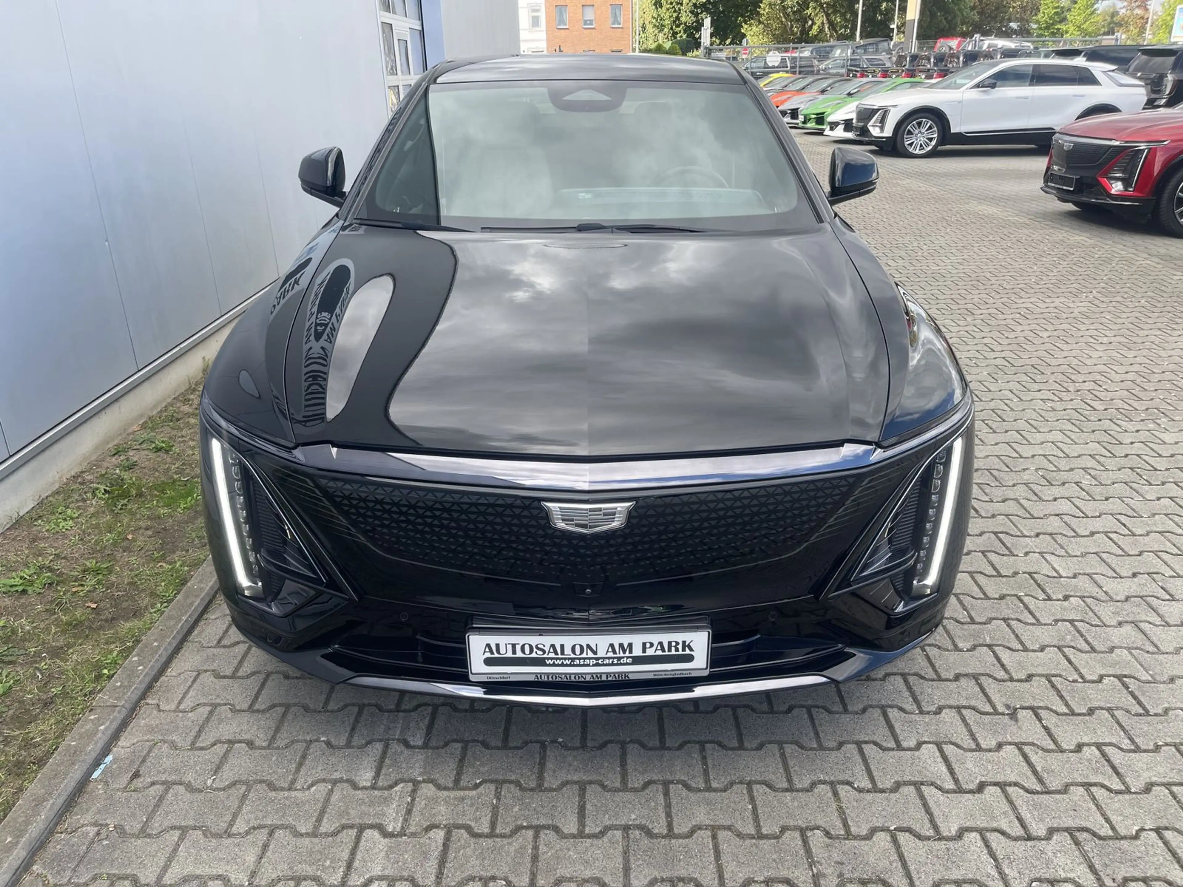 Cadillac Lyriq Sport 600e AWD | schwarze Felgen — photo 2