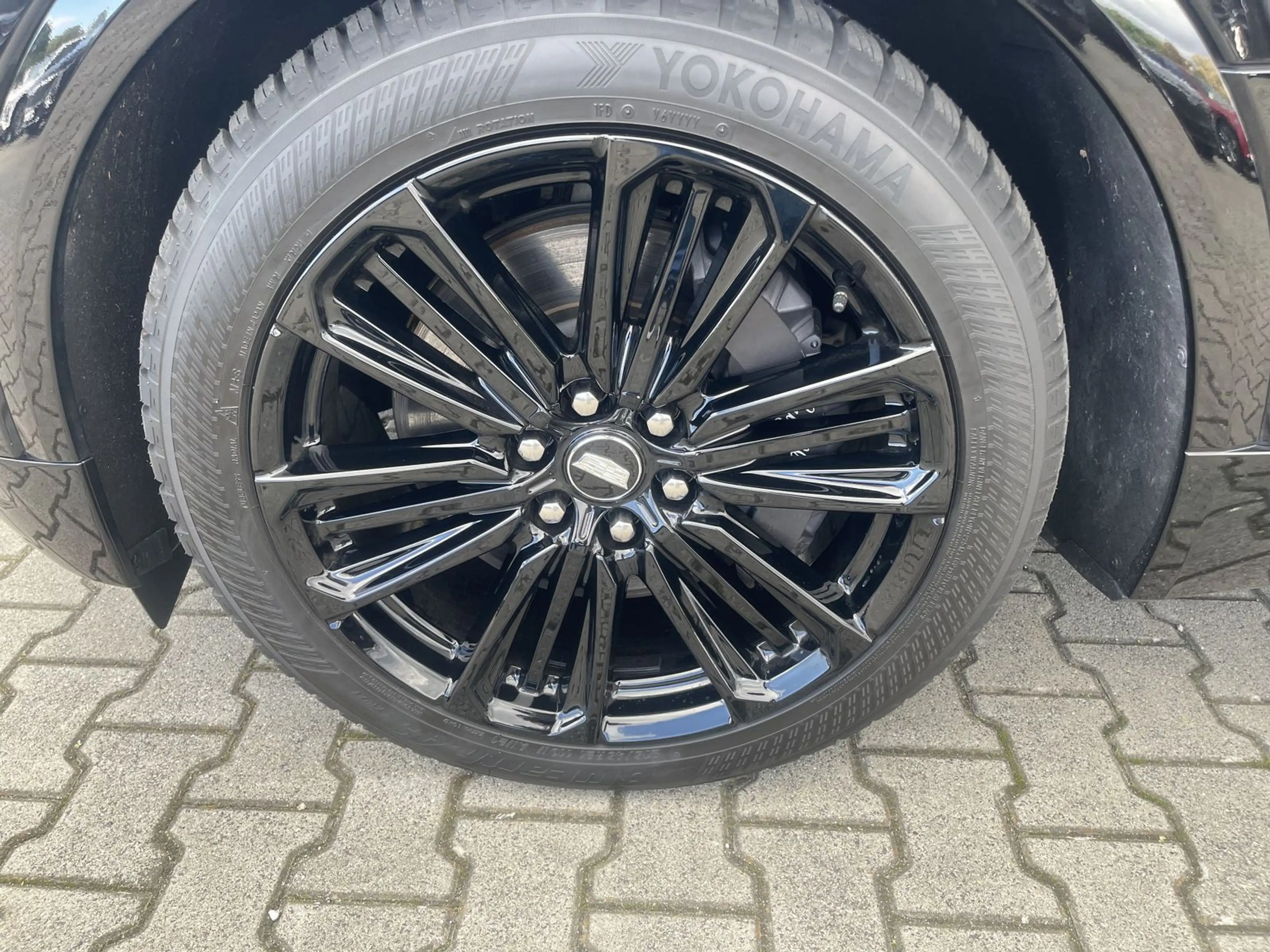 Cadillac Lyriq Sport 600e AWD | schwarze Felgen — photo 6