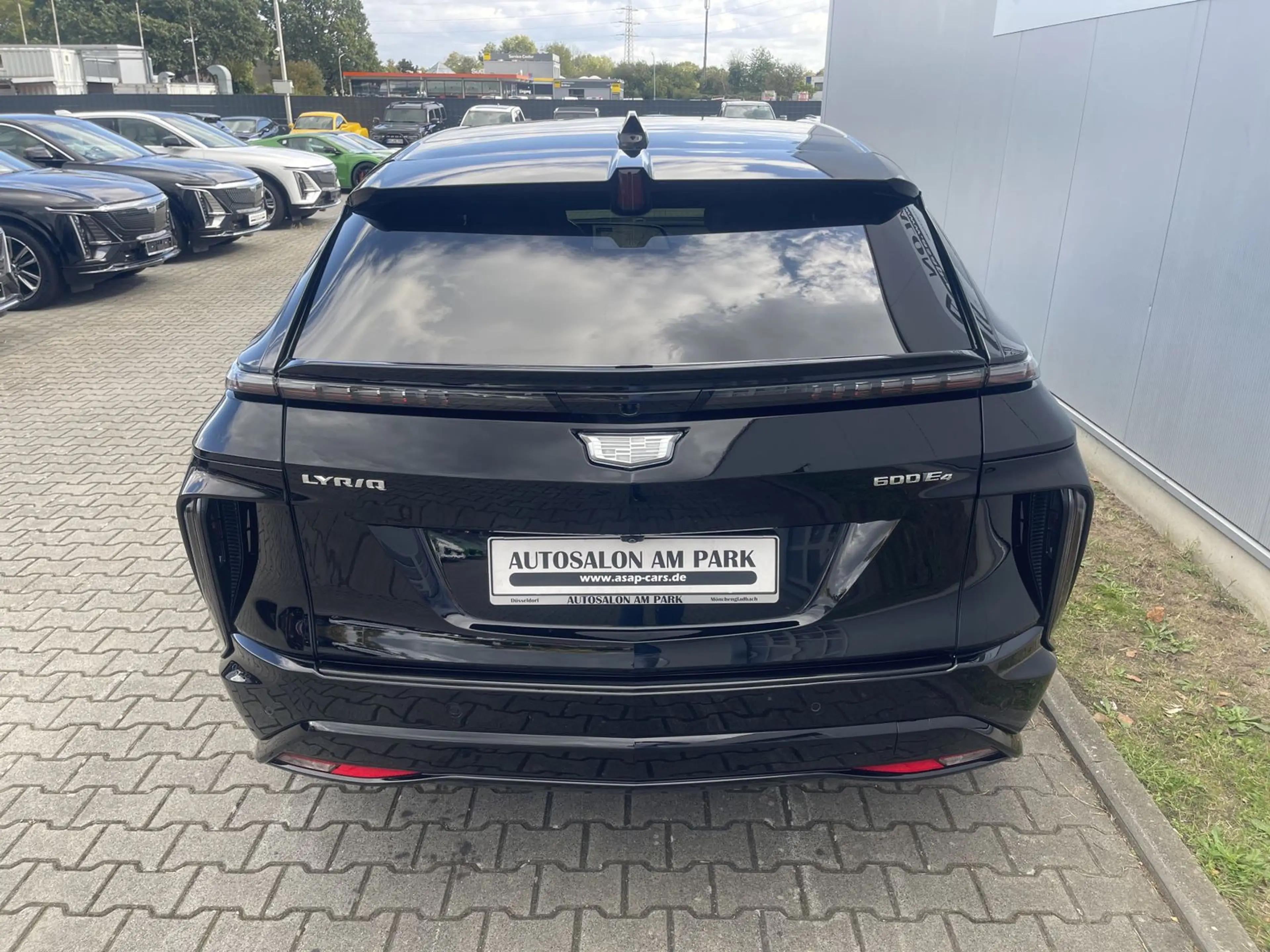 Cadillac Lyriq Sport 600e AWD | schwarze Felgen — photo 4