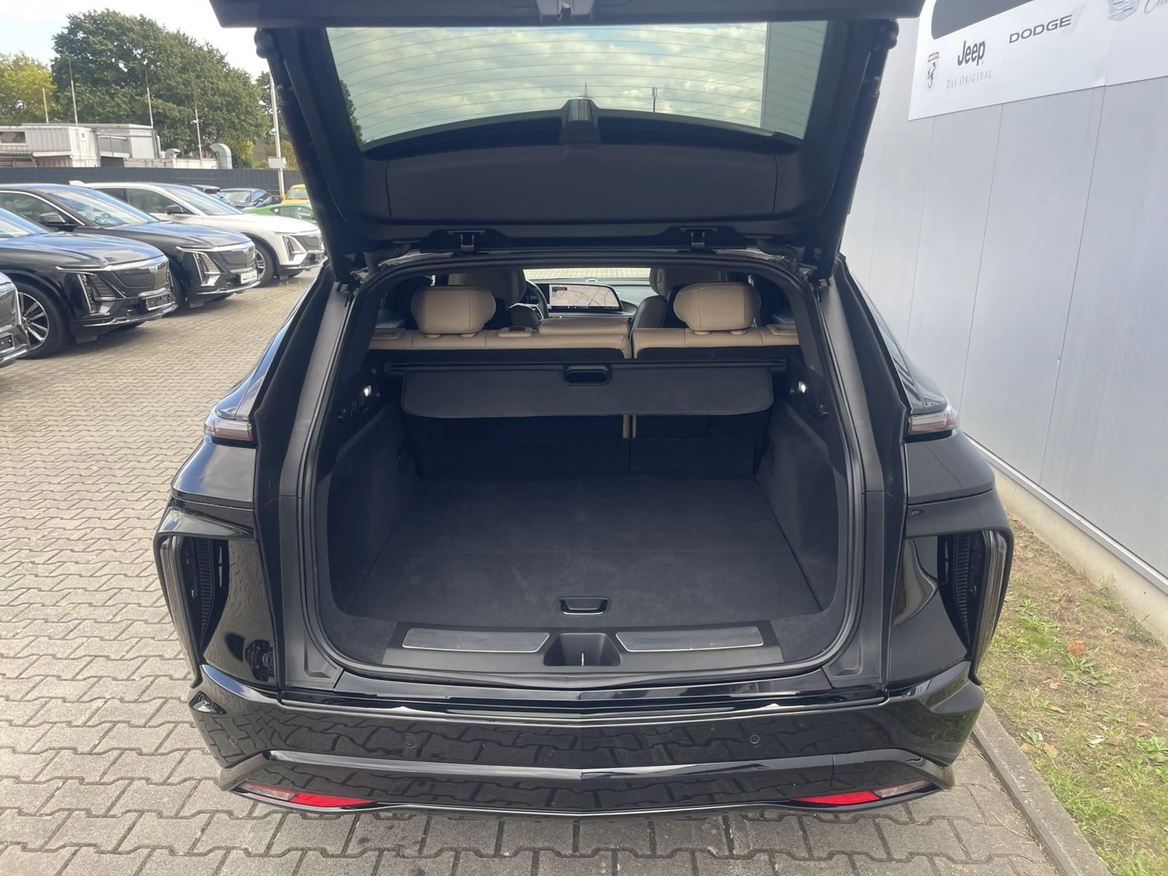 Cadillac Lyriq Sport 600e AWD | schwarze Felgen — photo 5
