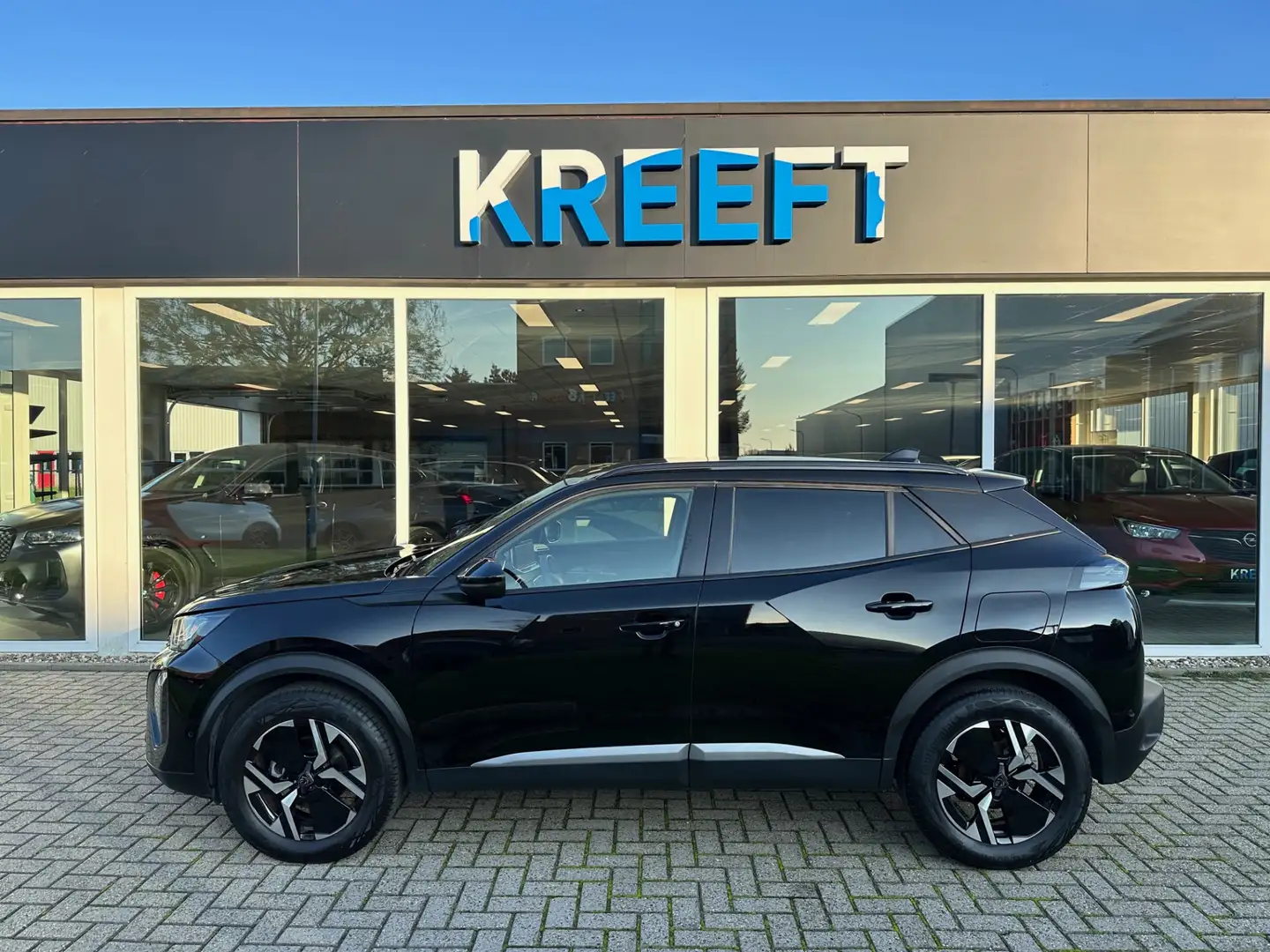 Peugeot 2008 1.2 PureTech 130 Allure Automaat | App connect Zwart - 2