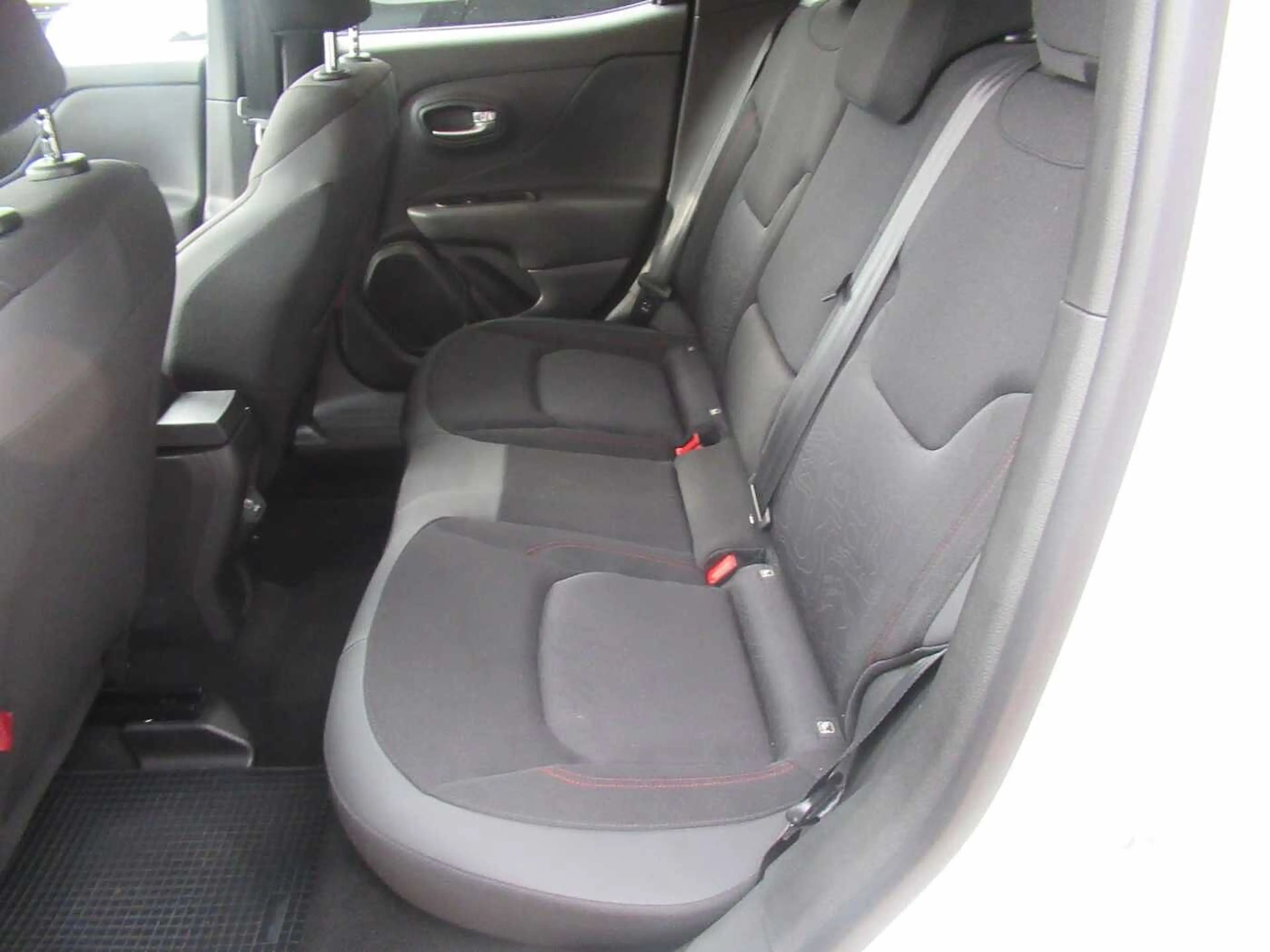 Jeep Renegade Plug-in Hybrid 1.3 T-GDI 4xe Automatik Trailhawk — photo 8