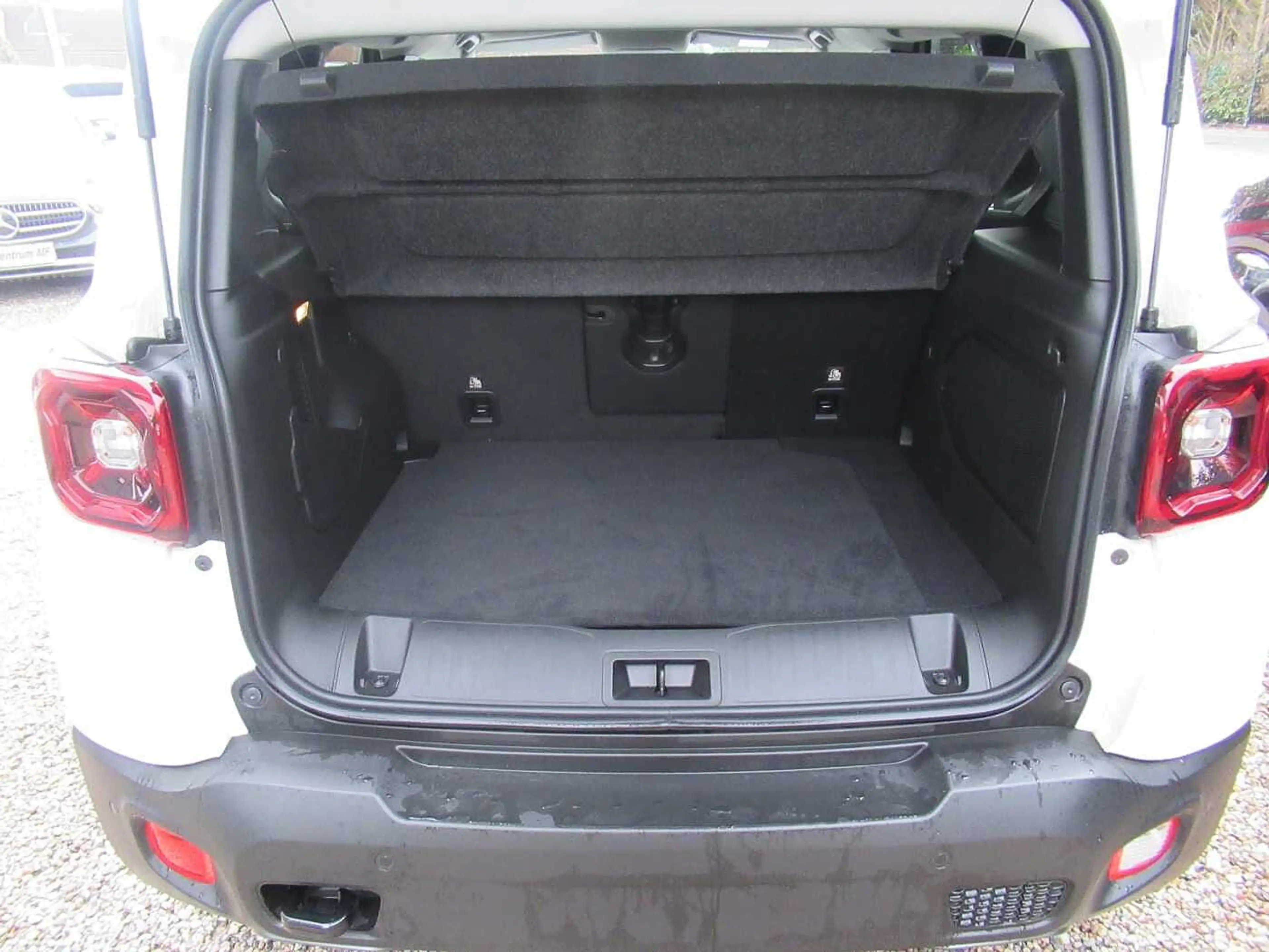 Jeep Renegade Plug-in Hybrid 1.3 T-GDI 4xe Automatik Trailhawk — photo 7