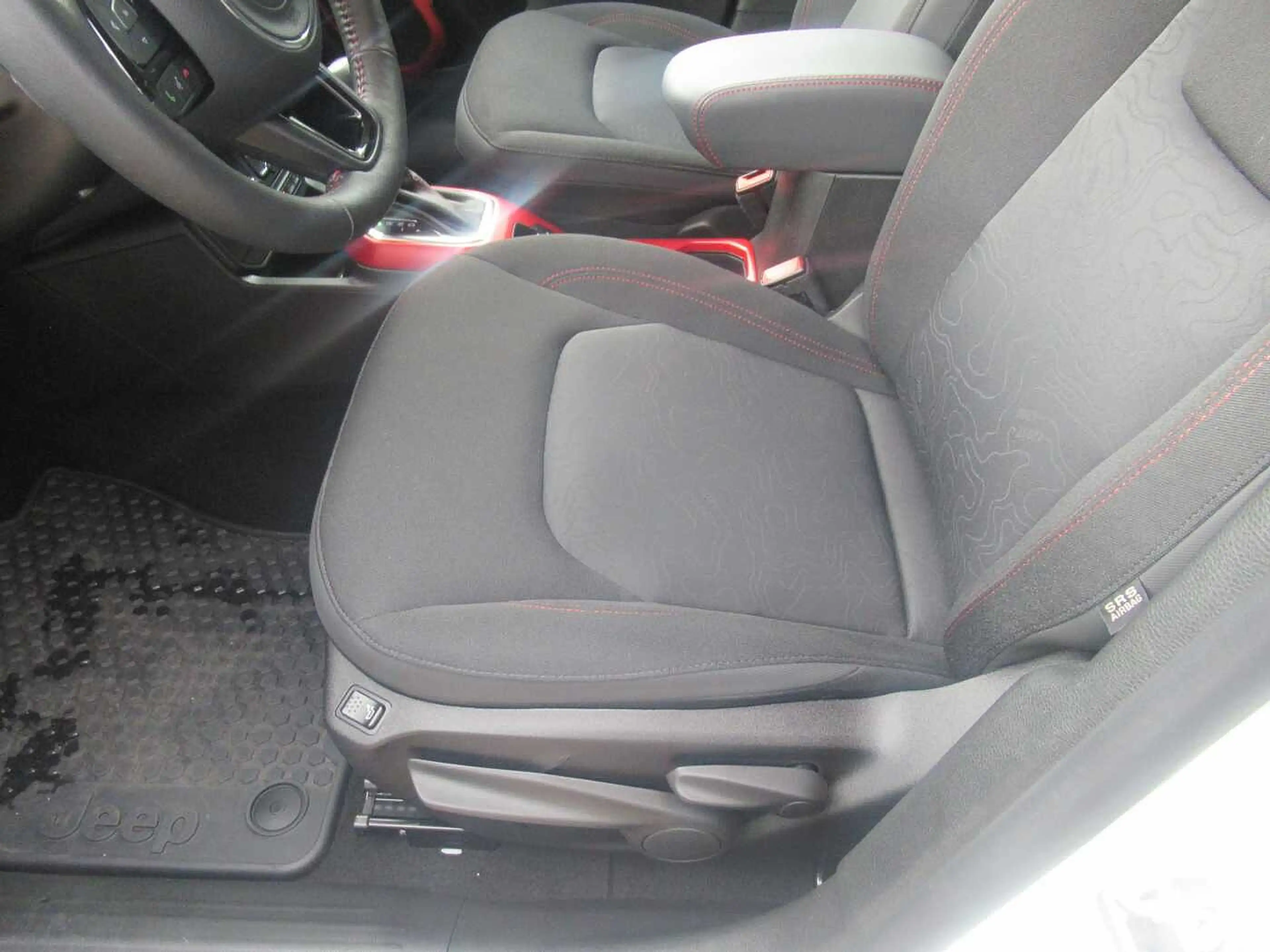 Jeep Renegade Plug-in Hybrid 1.3 T-GDI 4xe Automatik Trailhawk — photo 11