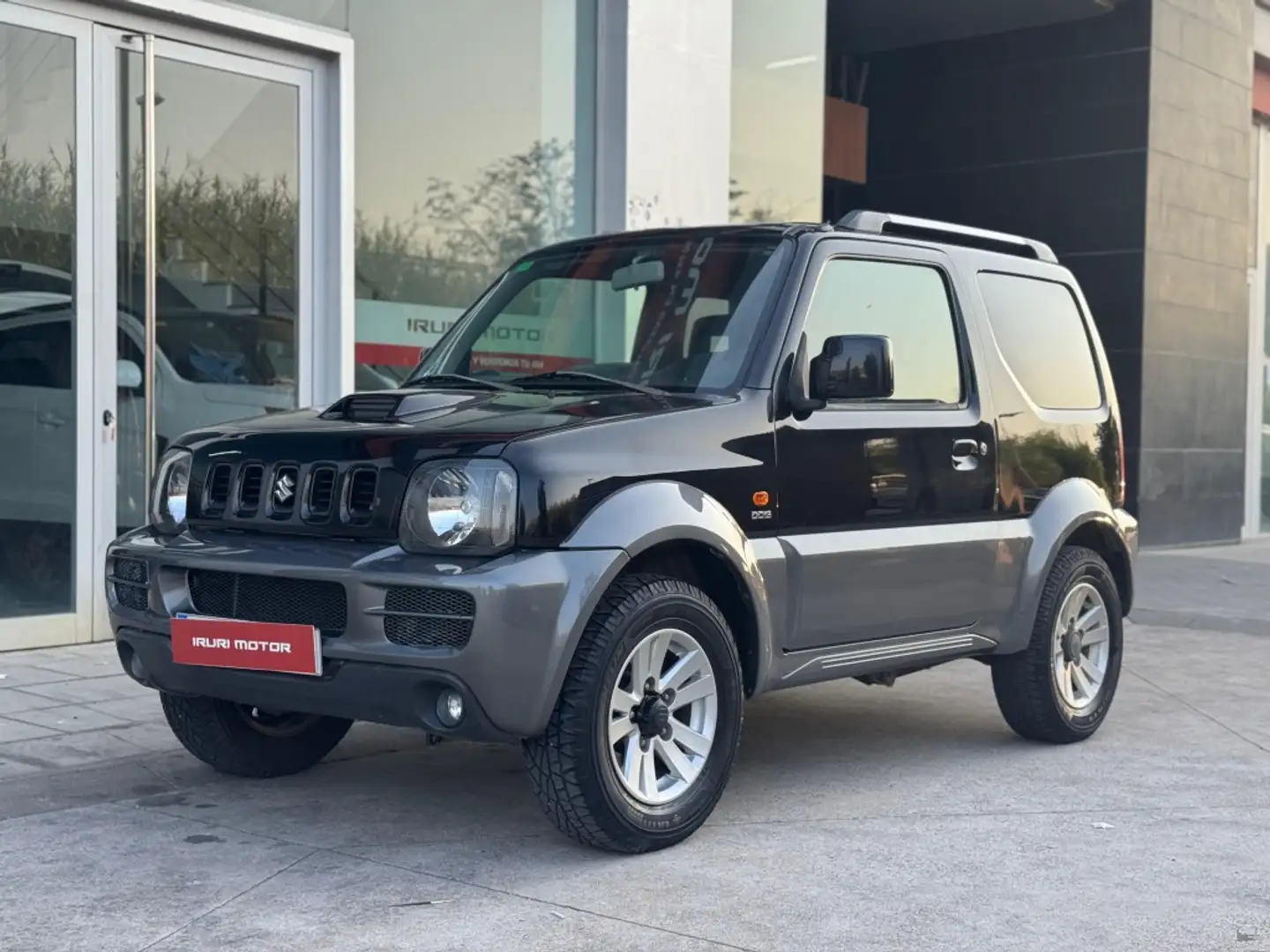 Suzuki Jimny 1.5DDiS Mode 3 Schwarz - 2