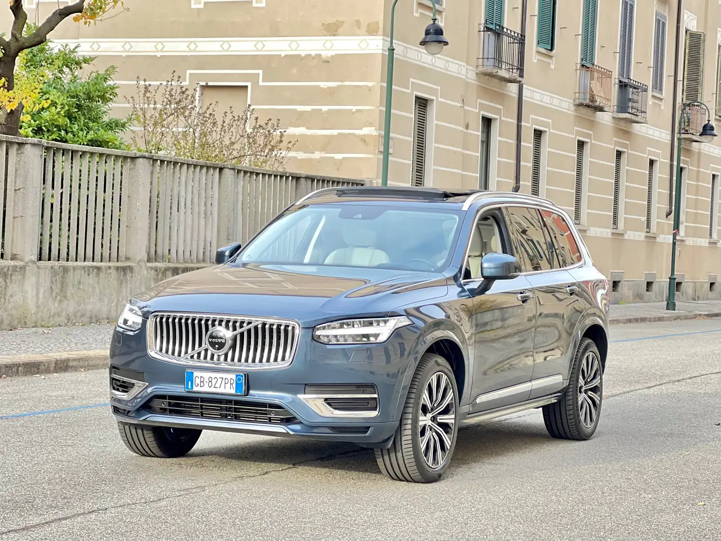 Volvo XC90 T8 Plug-In 303 + 87cv aut.8 AWD 7P-ti Inscription Blau - 1