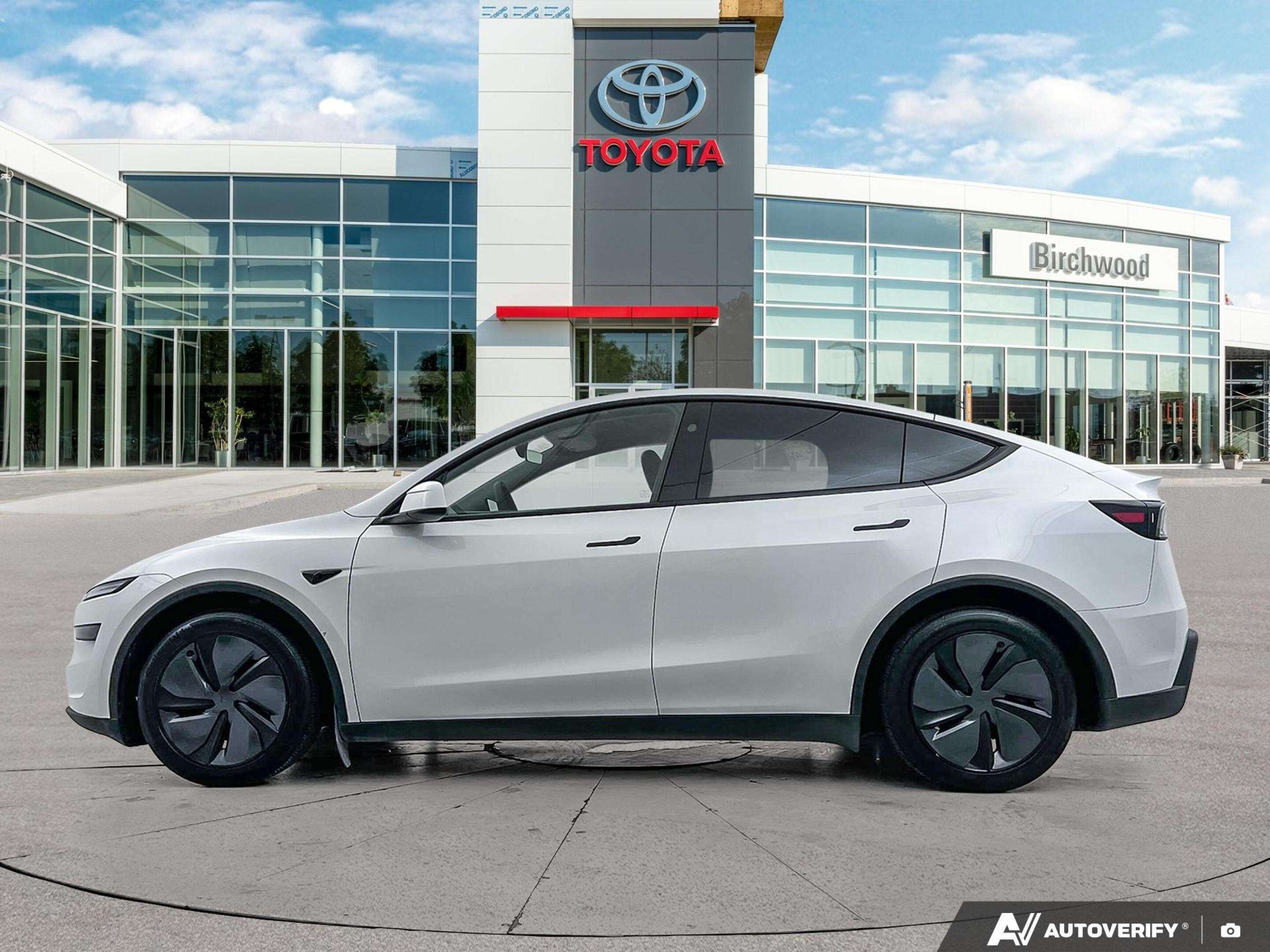 2026 Tesla Model Y — photo 4