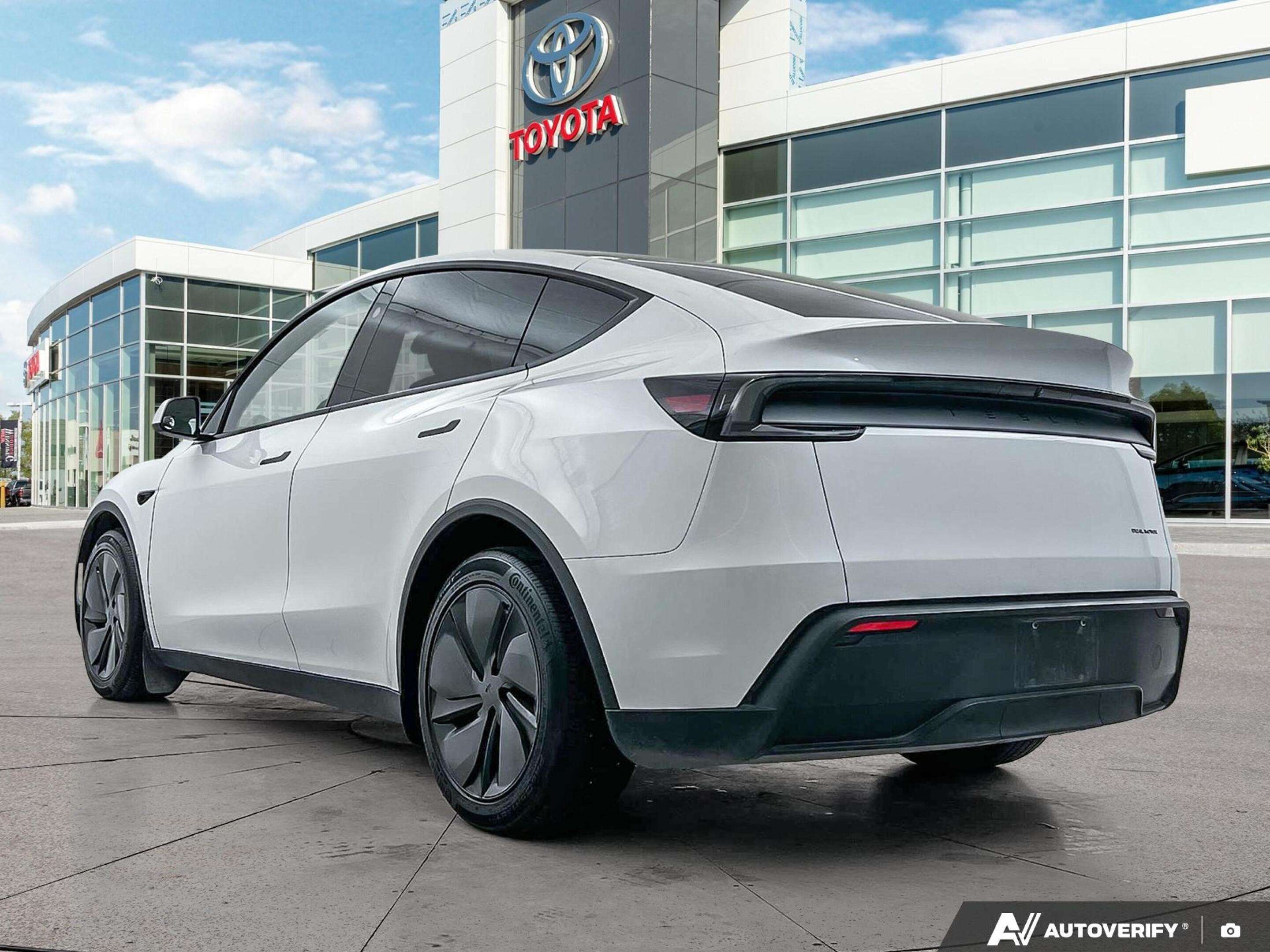 2026 Tesla Model Y — photo 5