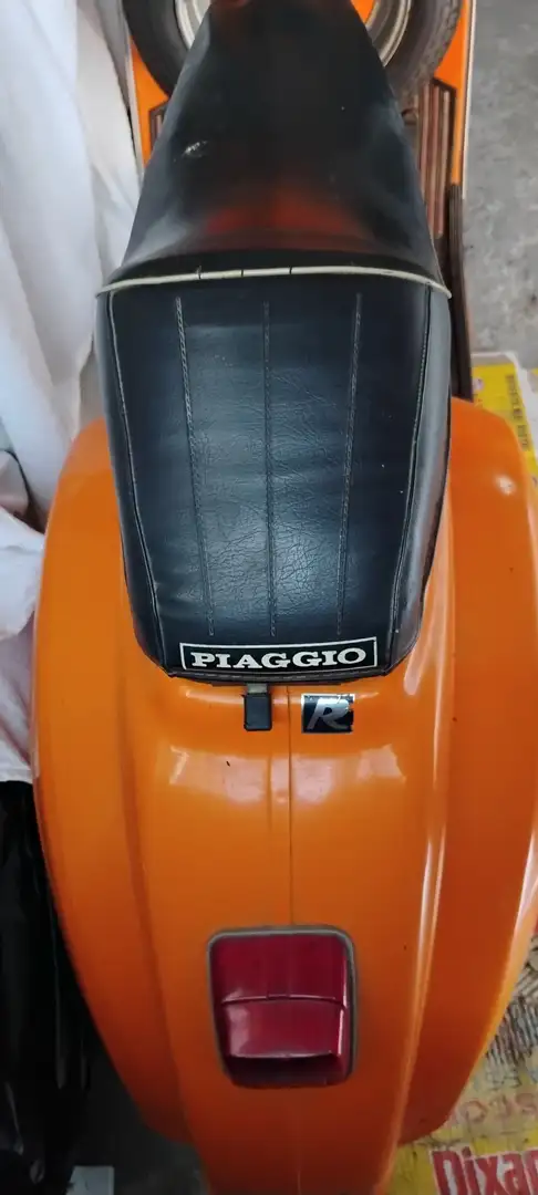 Vespa 50 R Oranžová - 2
