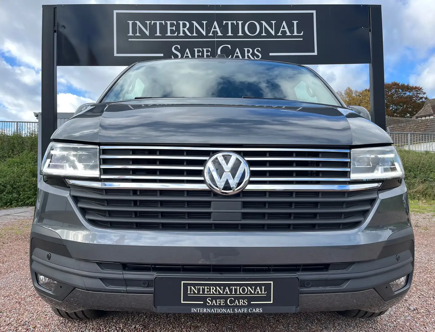 Volkswagen T6.1 Multivan 2.0 TDI DSG/Standheizung/1.Hand/8 Fach/LED/MwSt. Grau - 2