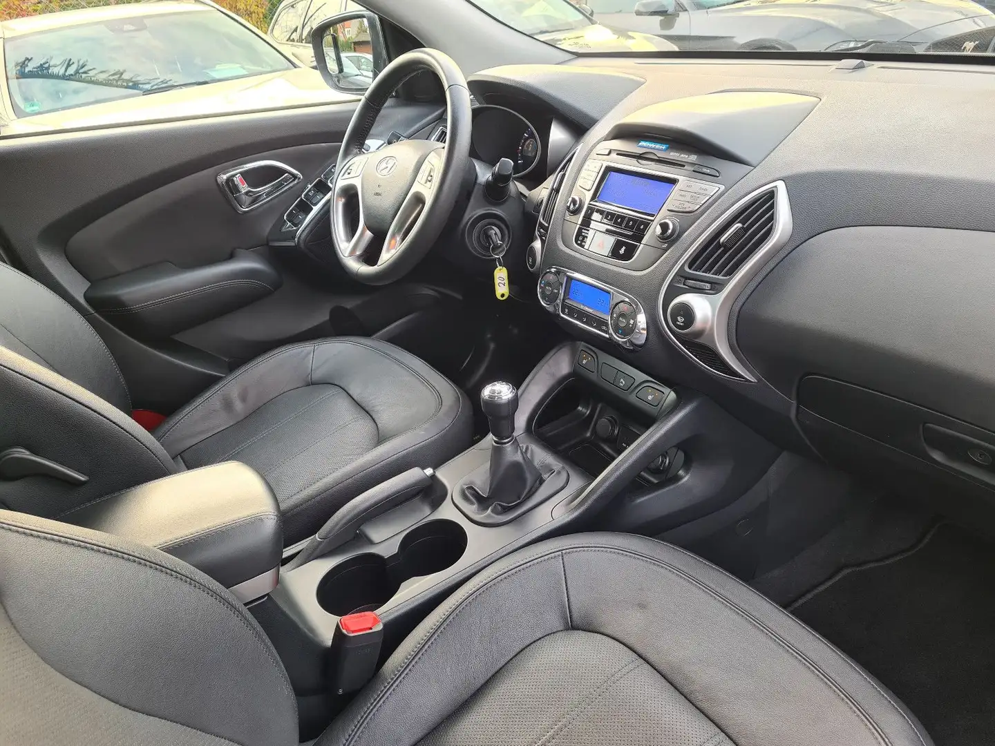 Hyundai iX35 2.0 Style 2WD * LEDER/ KLIMAAUT./ SHZ * Schwarz - 1