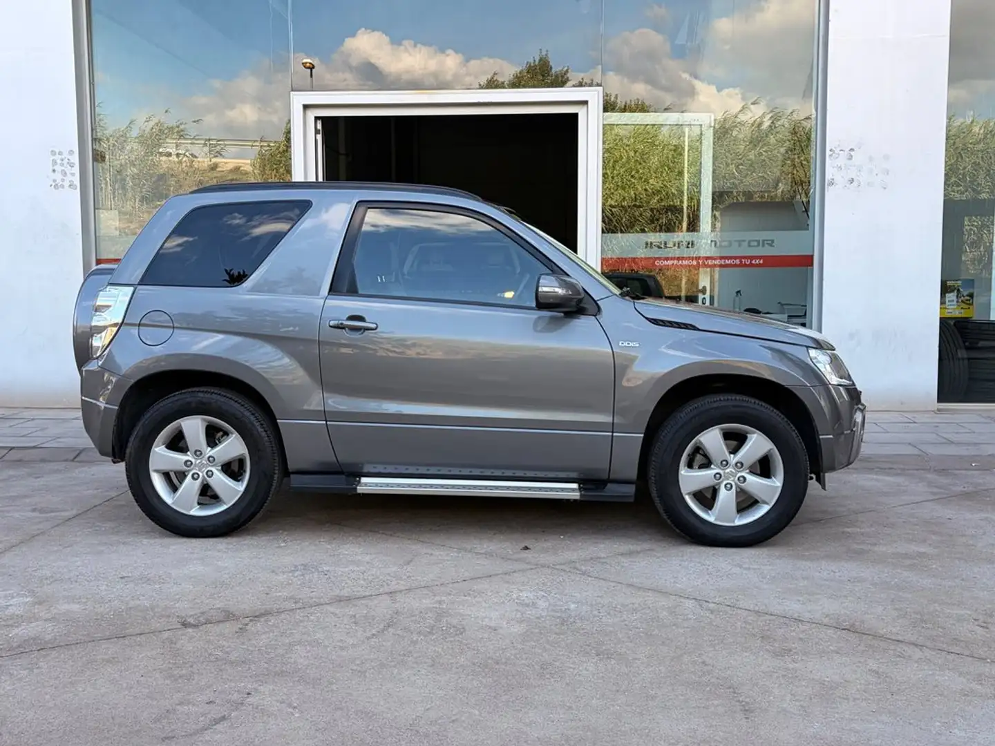 Suzuki Grand Vitara 1.9DDiS JX Gris - 1