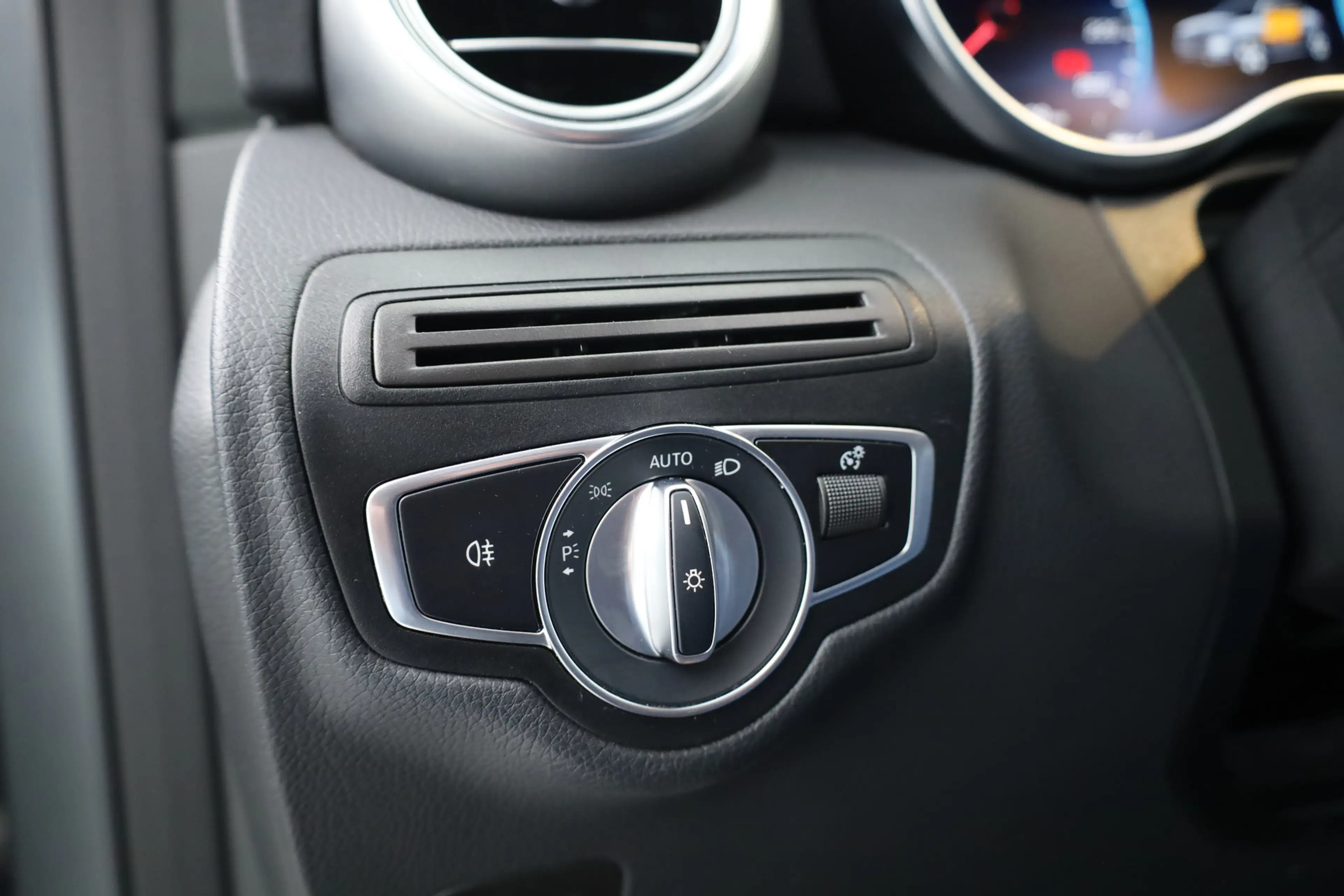 Mercedes-Benz GLC 300 Coupé 300e 4MATIC Business Solution AMG | SOH 100% — photo 16