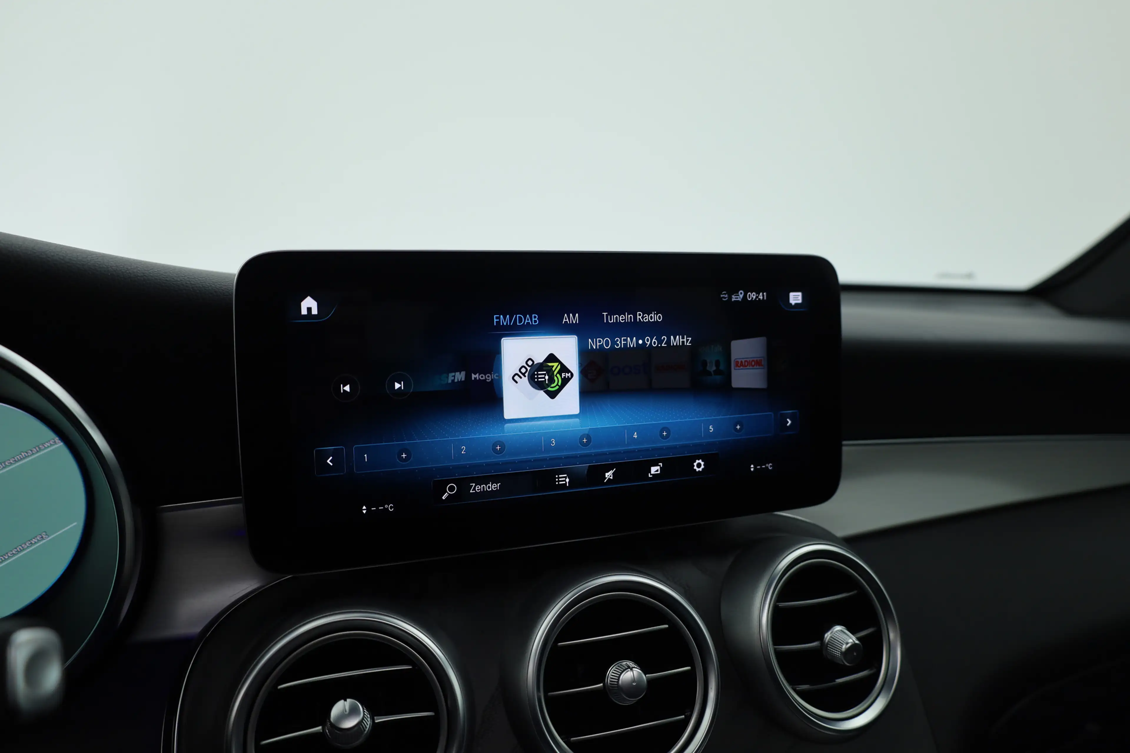Mercedes-Benz GLC 300 Coupé 300e 4MATIC Business Solution AMG | SOH 100% — photo 25