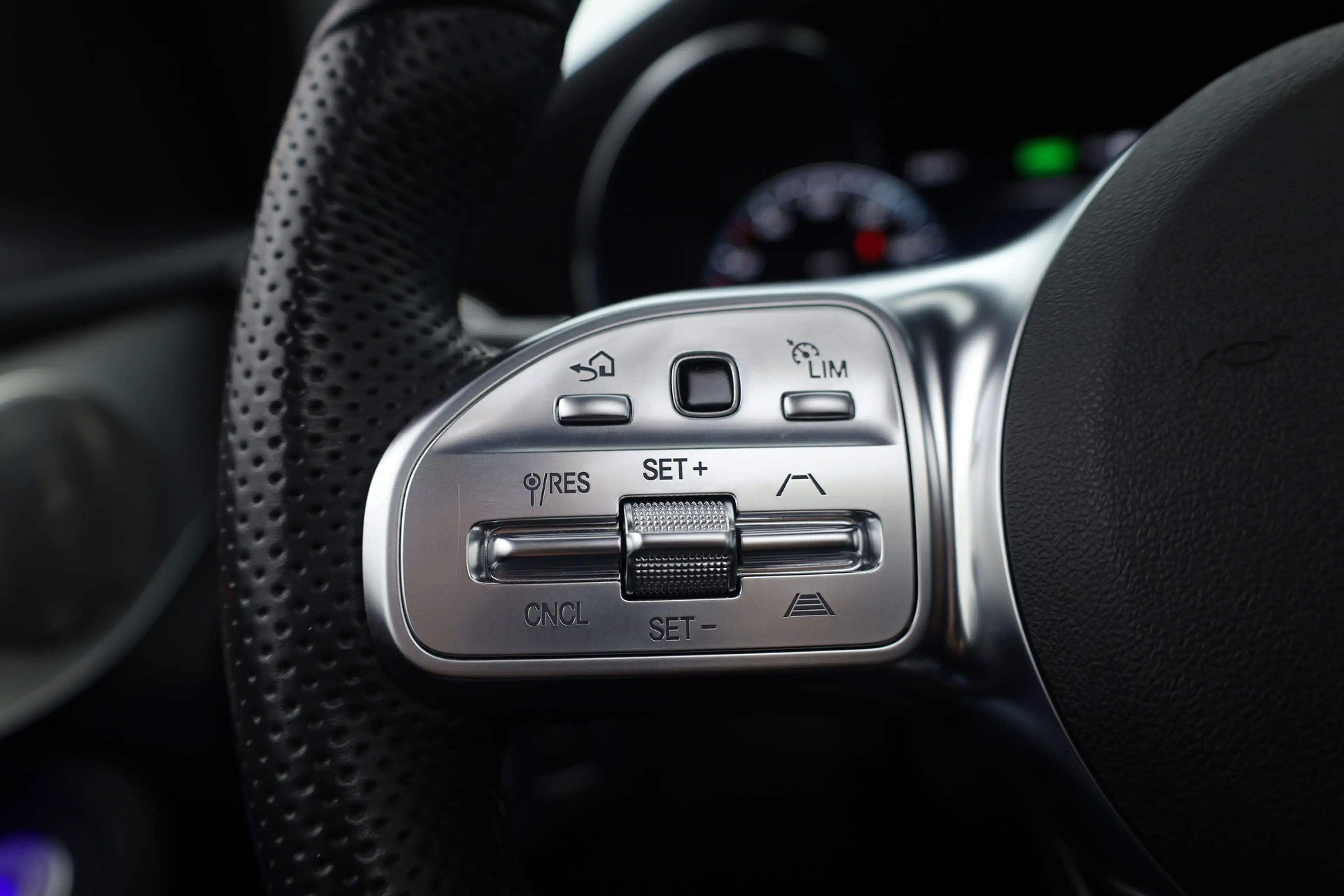 Mercedes-Benz GLC 300 Coupé 300e 4MATIC Business Solution AMG | SOH 100% — photo 19