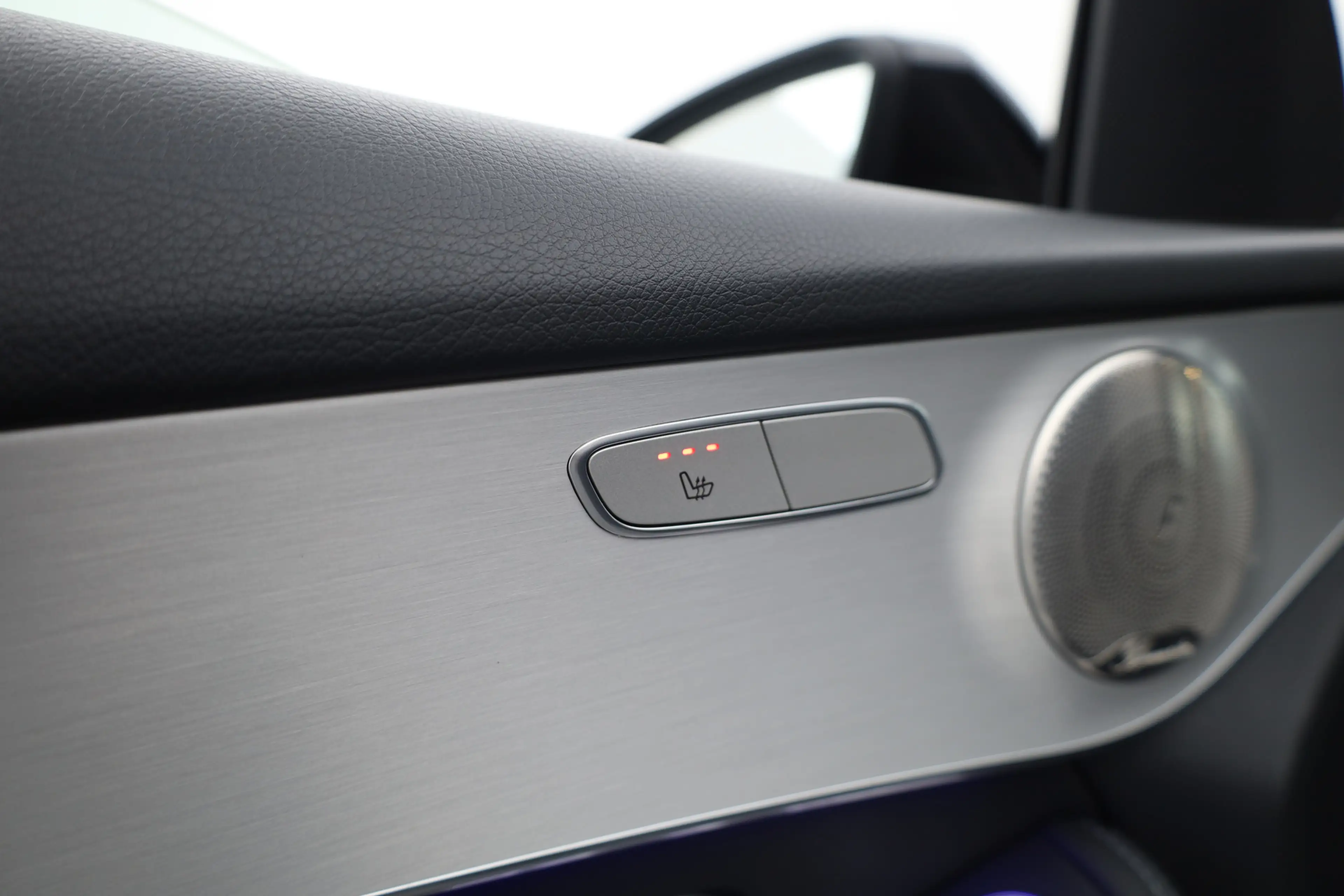 Mercedes-Benz GLC 300 Coupé 300e 4MATIC Business Solution AMG | SOH 100% — photo 11