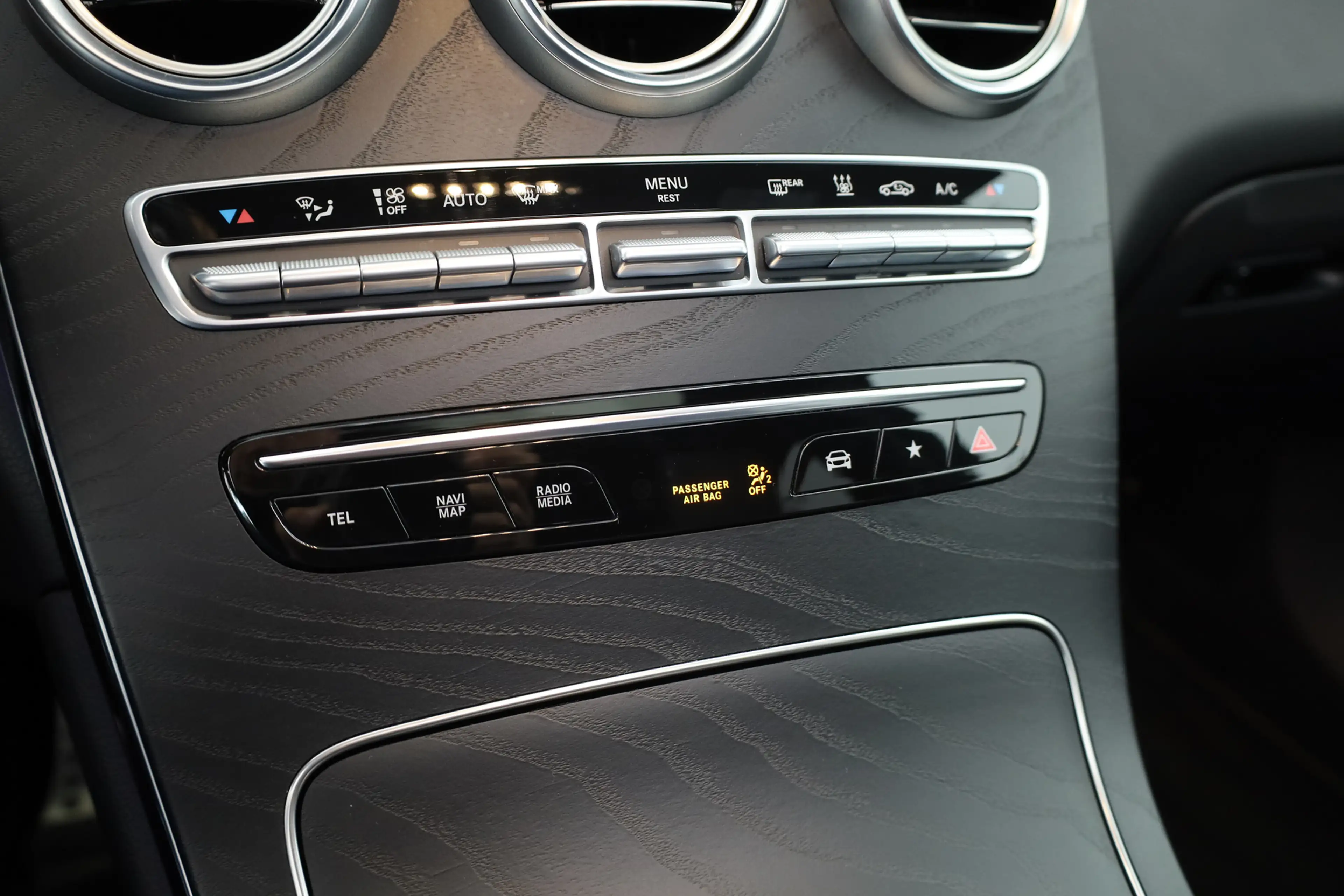 Mercedes-Benz GLC 300 Coupé 300e 4MATIC Business Solution AMG | SOH 100% — photo 39