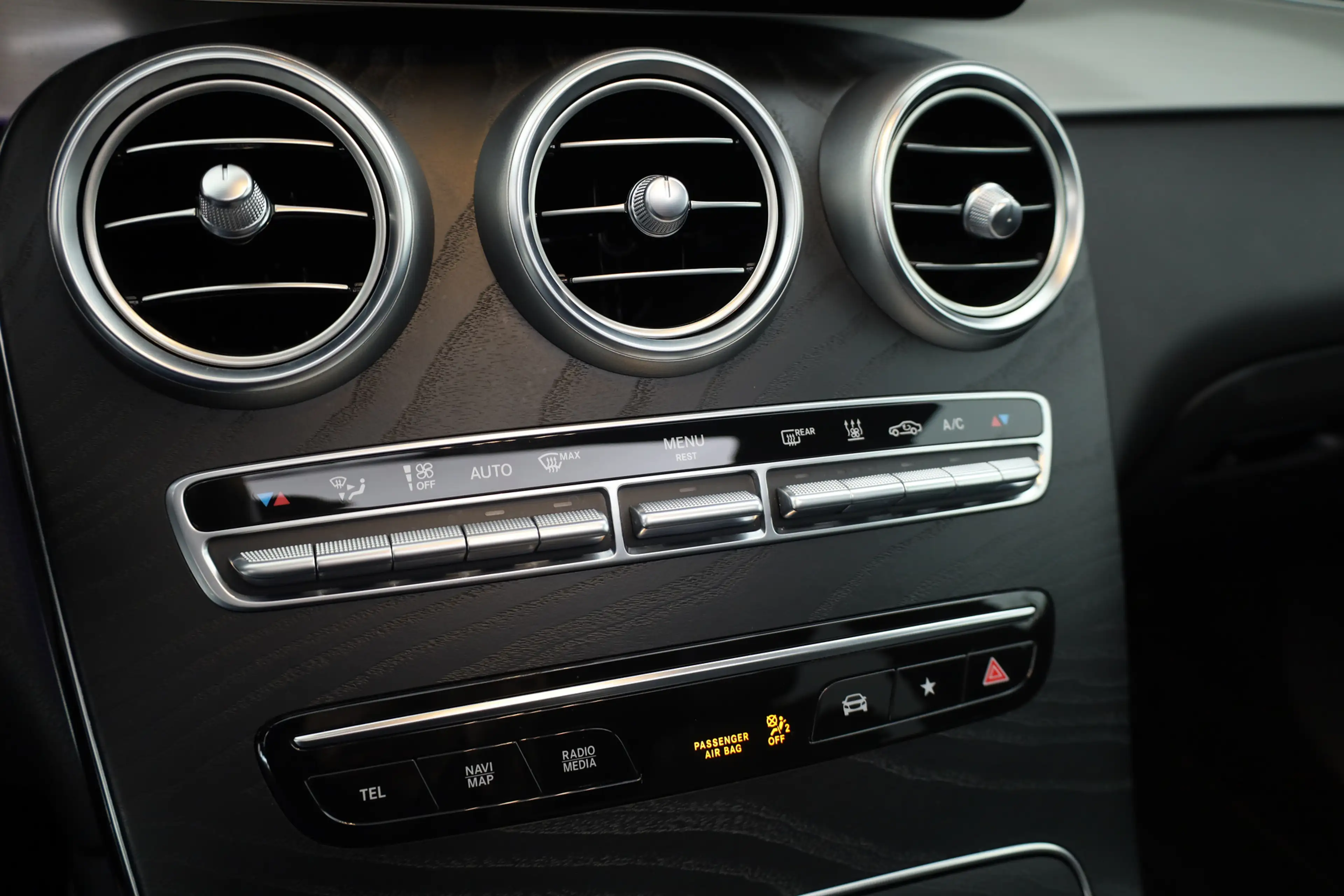 Mercedes-Benz GLC 300 Coupé 300e 4MATIC Business Solution AMG | SOH 100% — photo 38