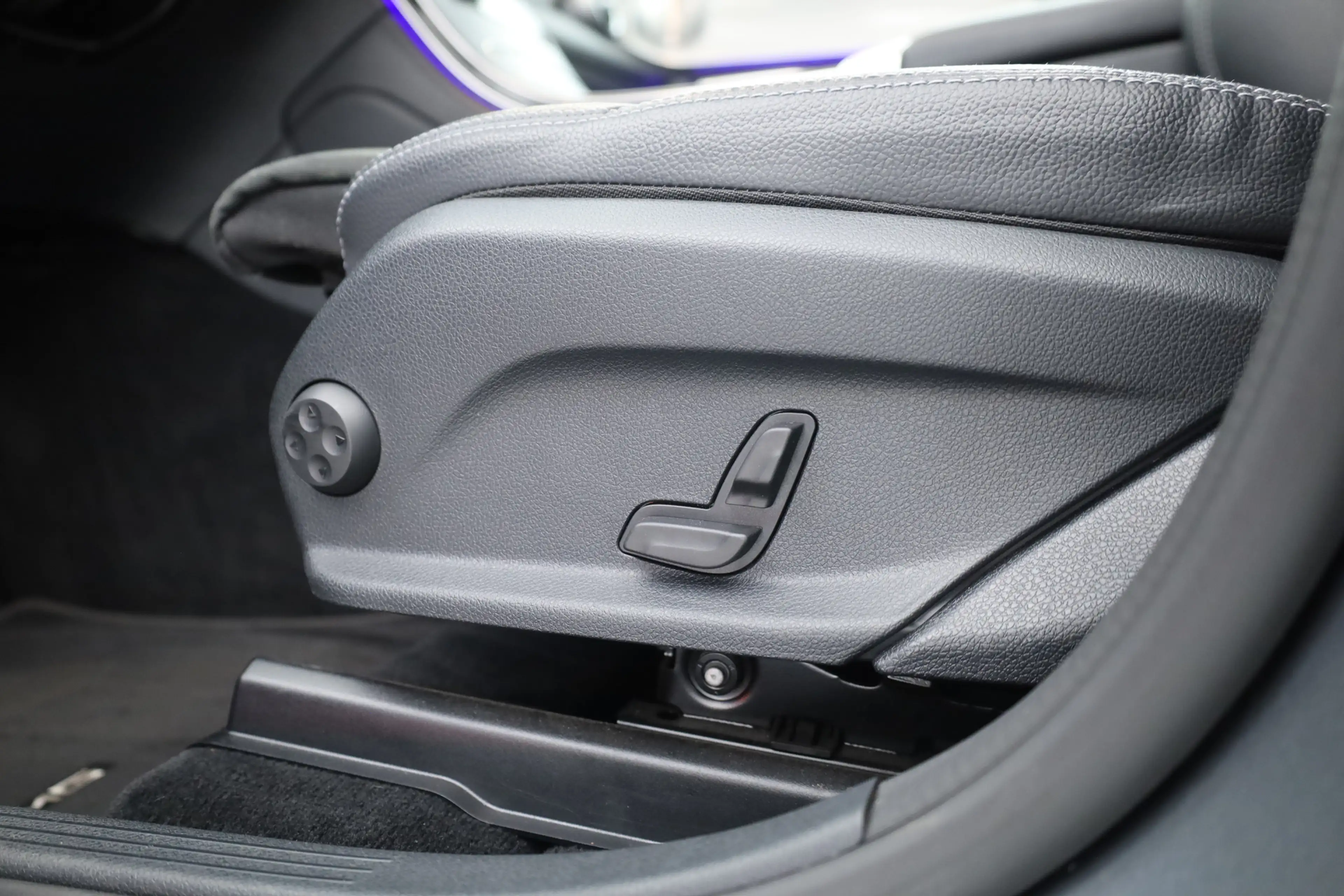 Mercedes-Benz GLC 300 Coupé 300e 4MATIC Business Solution AMG | SOH 100% — photo 15