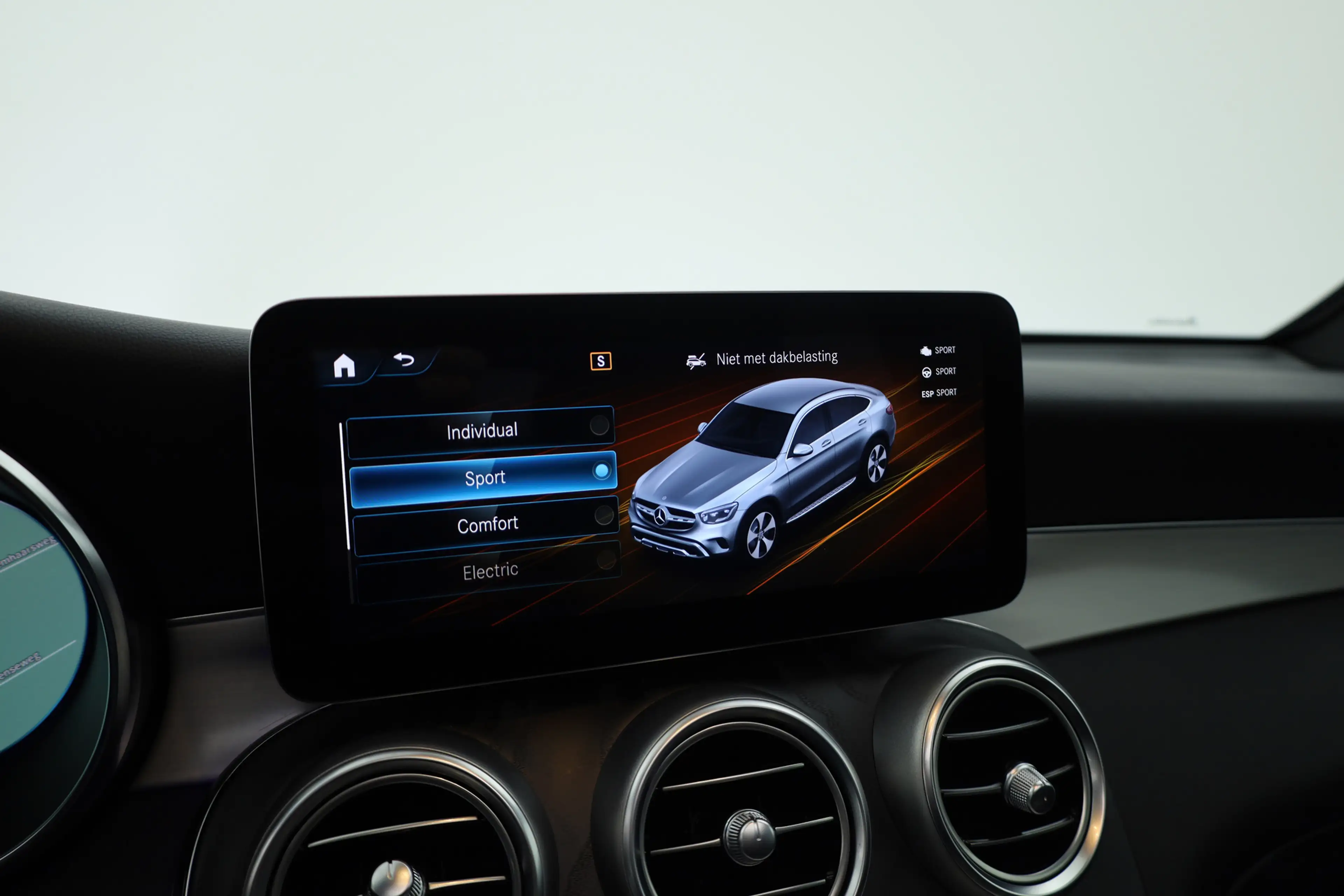 Mercedes-Benz GLC 300 Coupé 300e 4MATIC Business Solution AMG | SOH 100% — photo 37