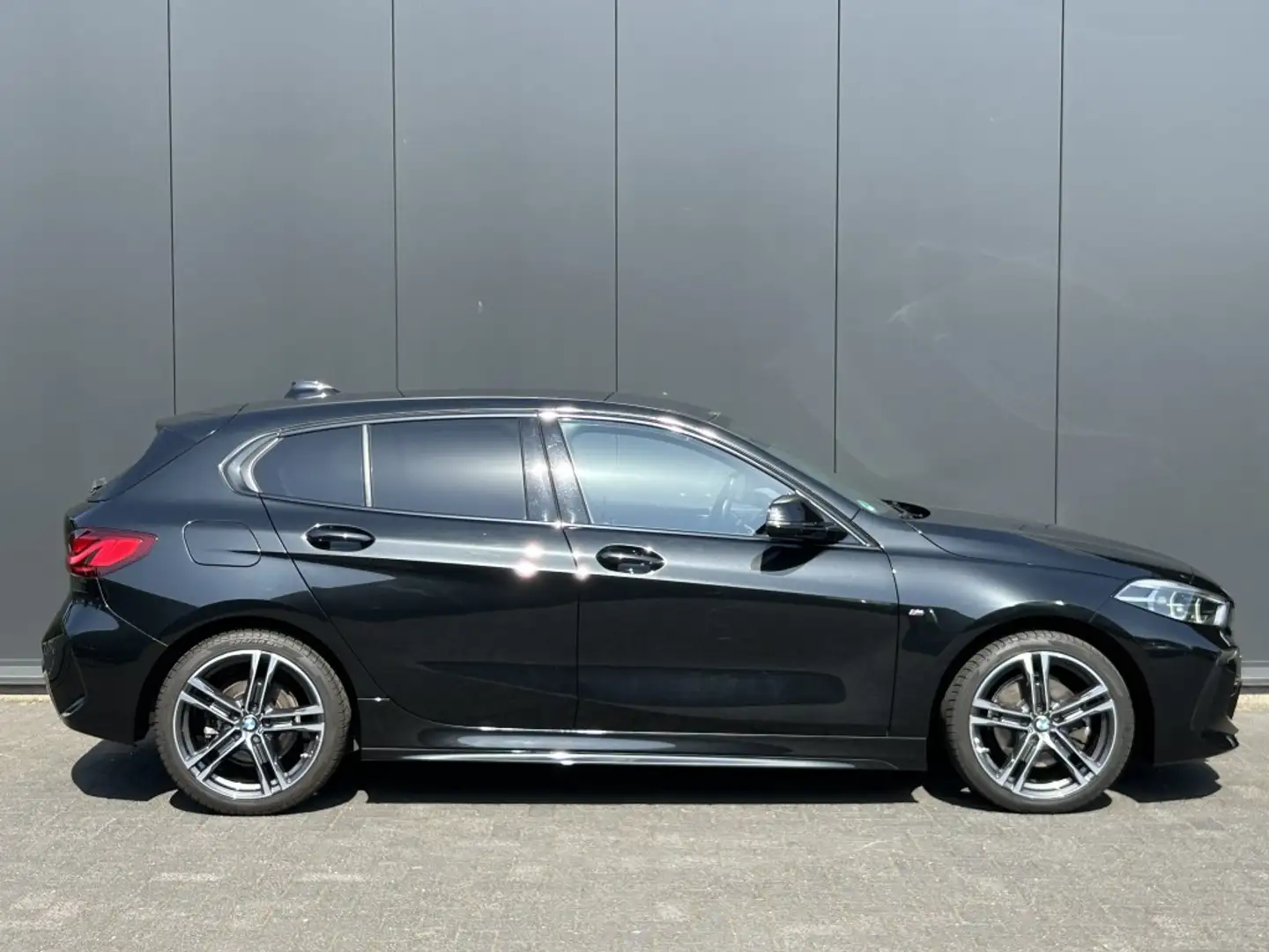 BMW 118 118i M Sport Live Cockpit LED HUD Carplay Sfeerlic Zwart - 2