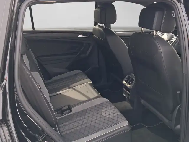 Volkswagen Tiguan Allspace view 6