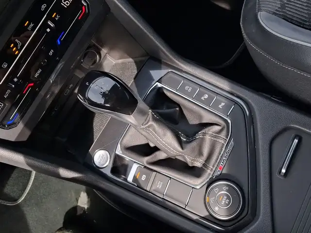 Volkswagen Tiguan Allspace view 11