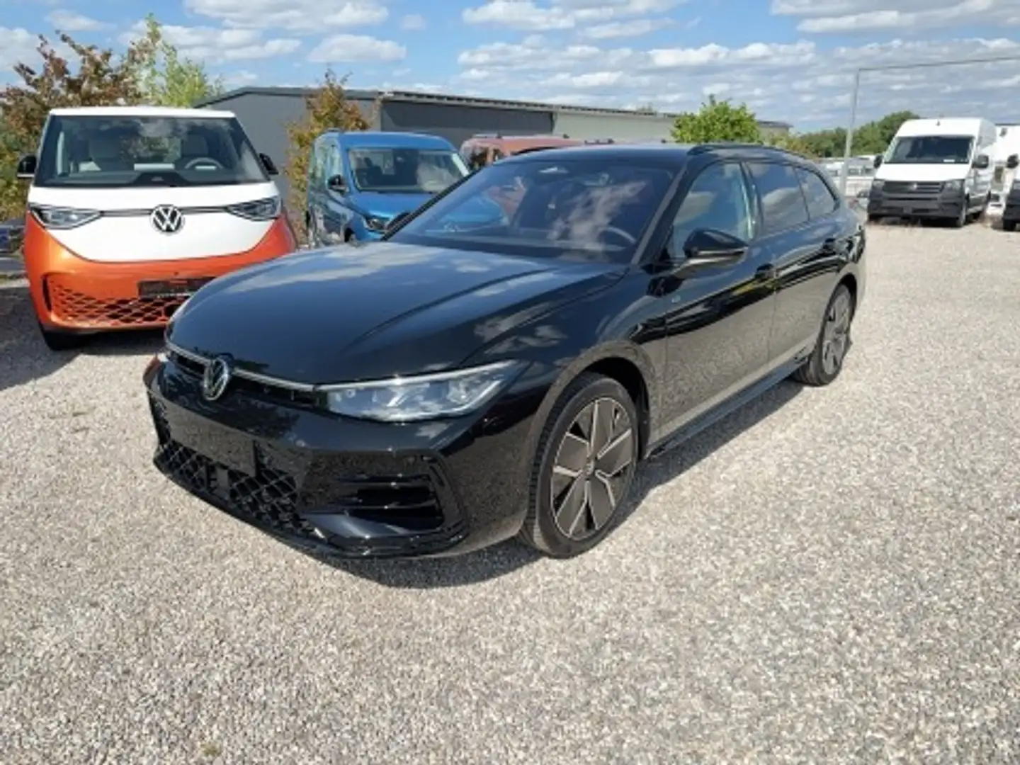 Volkswagen Passat R-Line 2.0 l TSI OPF 4MOTION DSG Matrix Schwarz - 2
