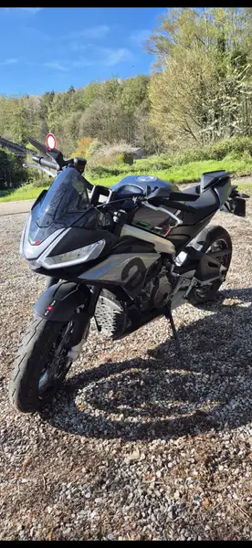 Aprilia Tuono - foto 2