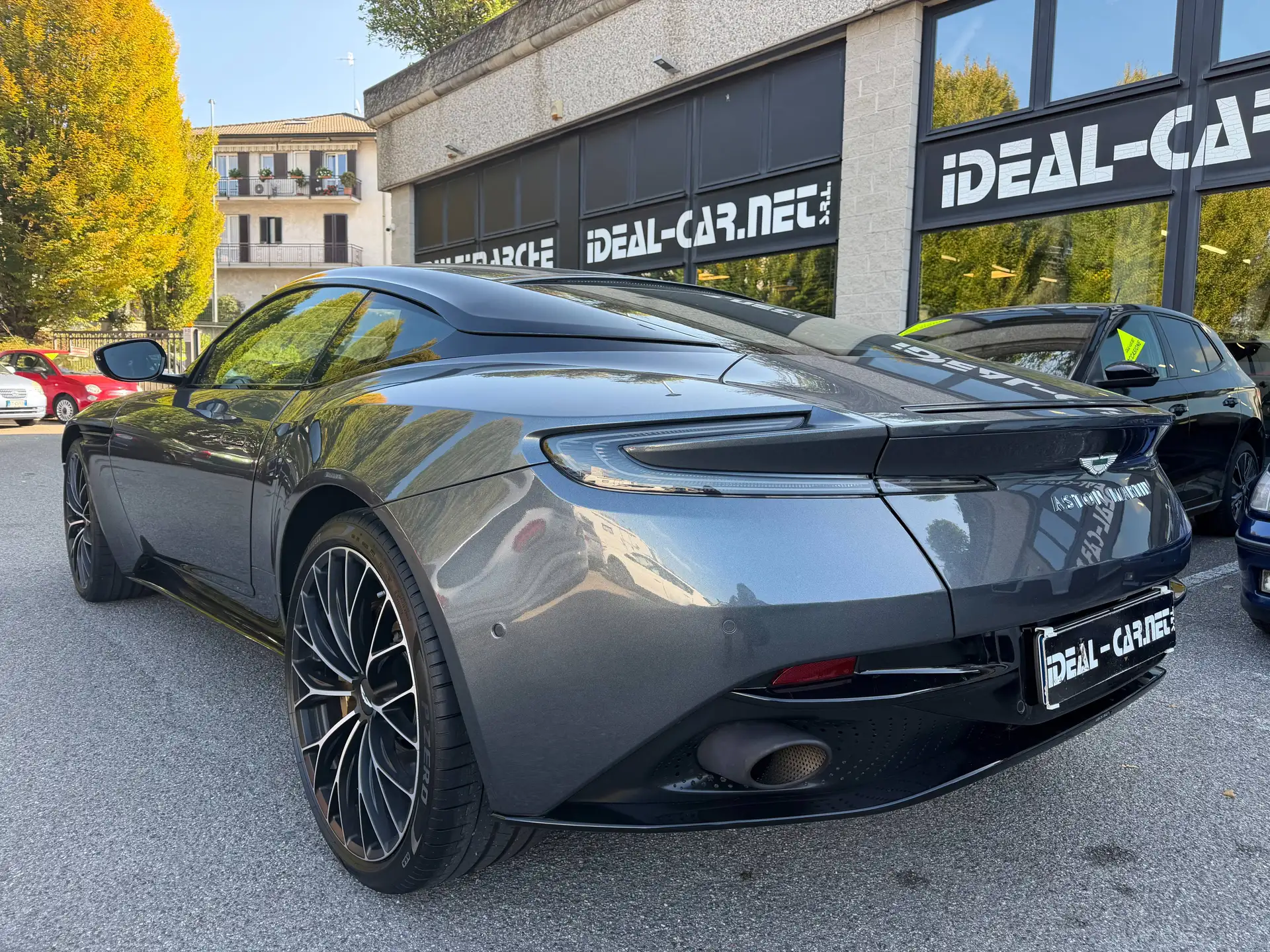 애스턴마틴 DB11 V8 2023 건메탈 사진 4