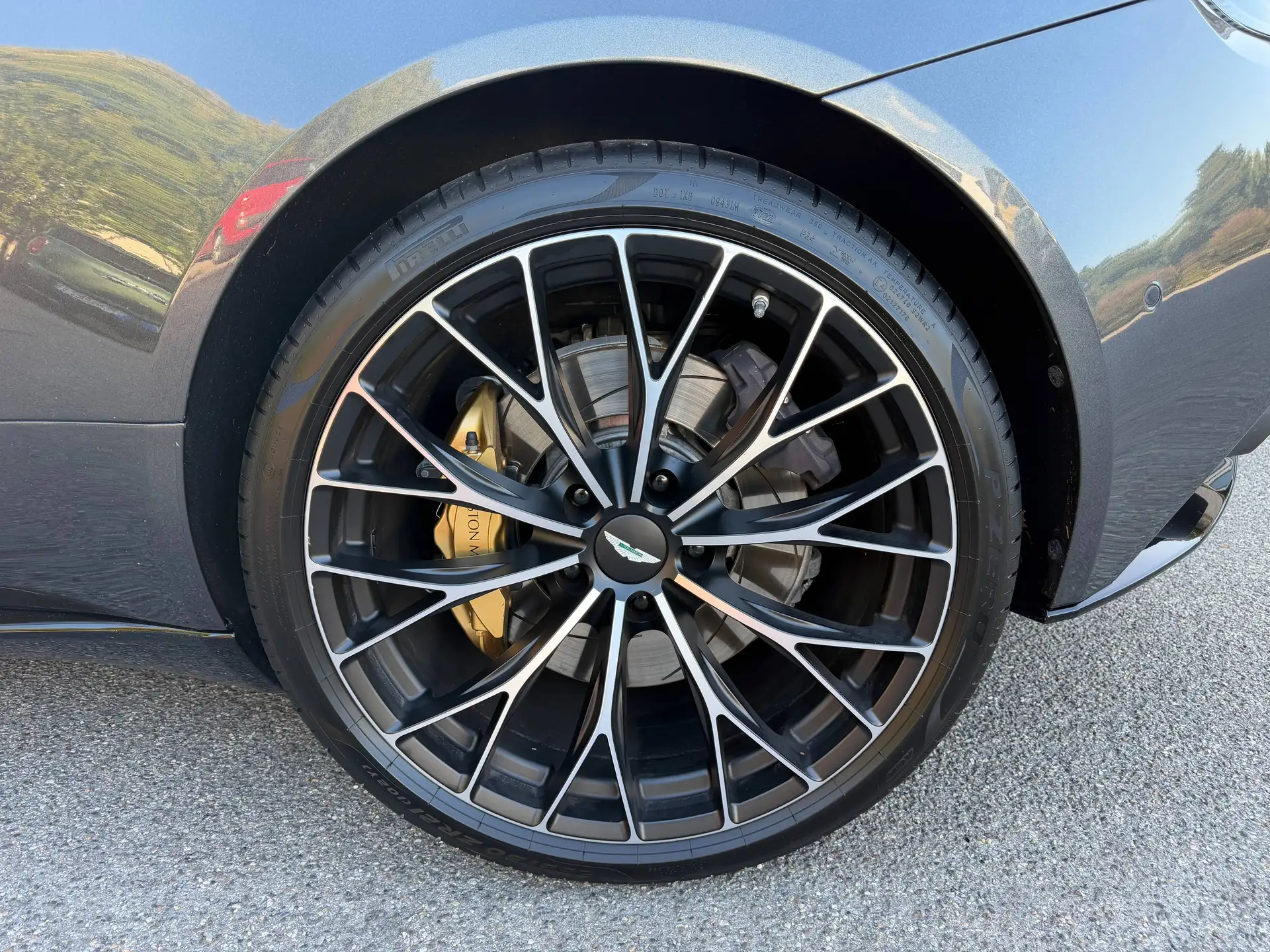 애스턴마틴 DB11 V8 2023 건메탈 사진 5