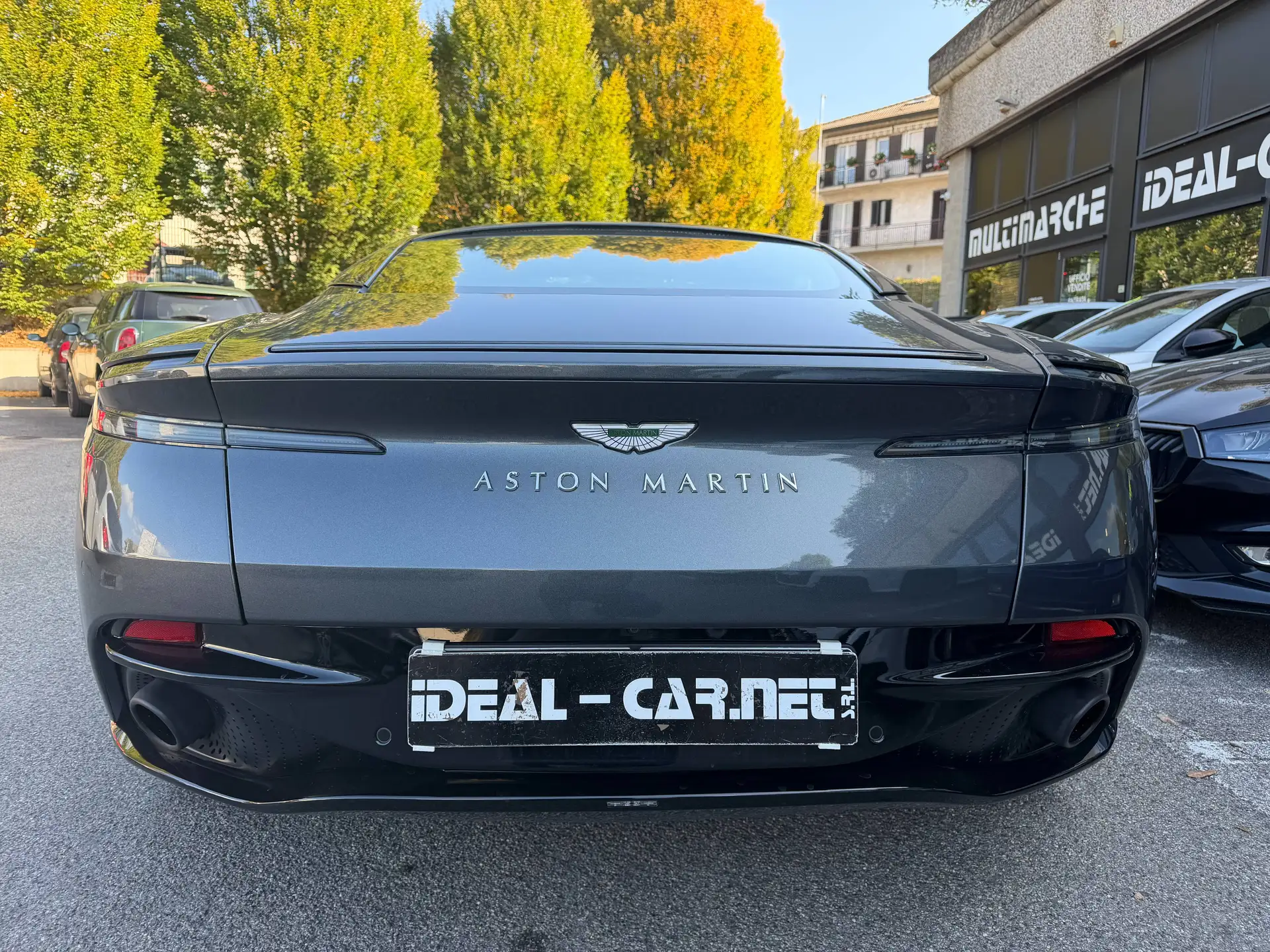 애스턴마틴 DB11 V8 2023 건메탈 사진 3