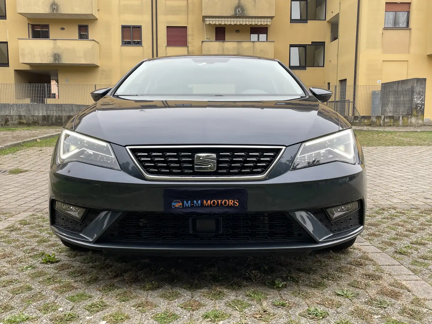 SEAT Leon 1.5 tgi Xcellence 130cv dsg Grigio - 2