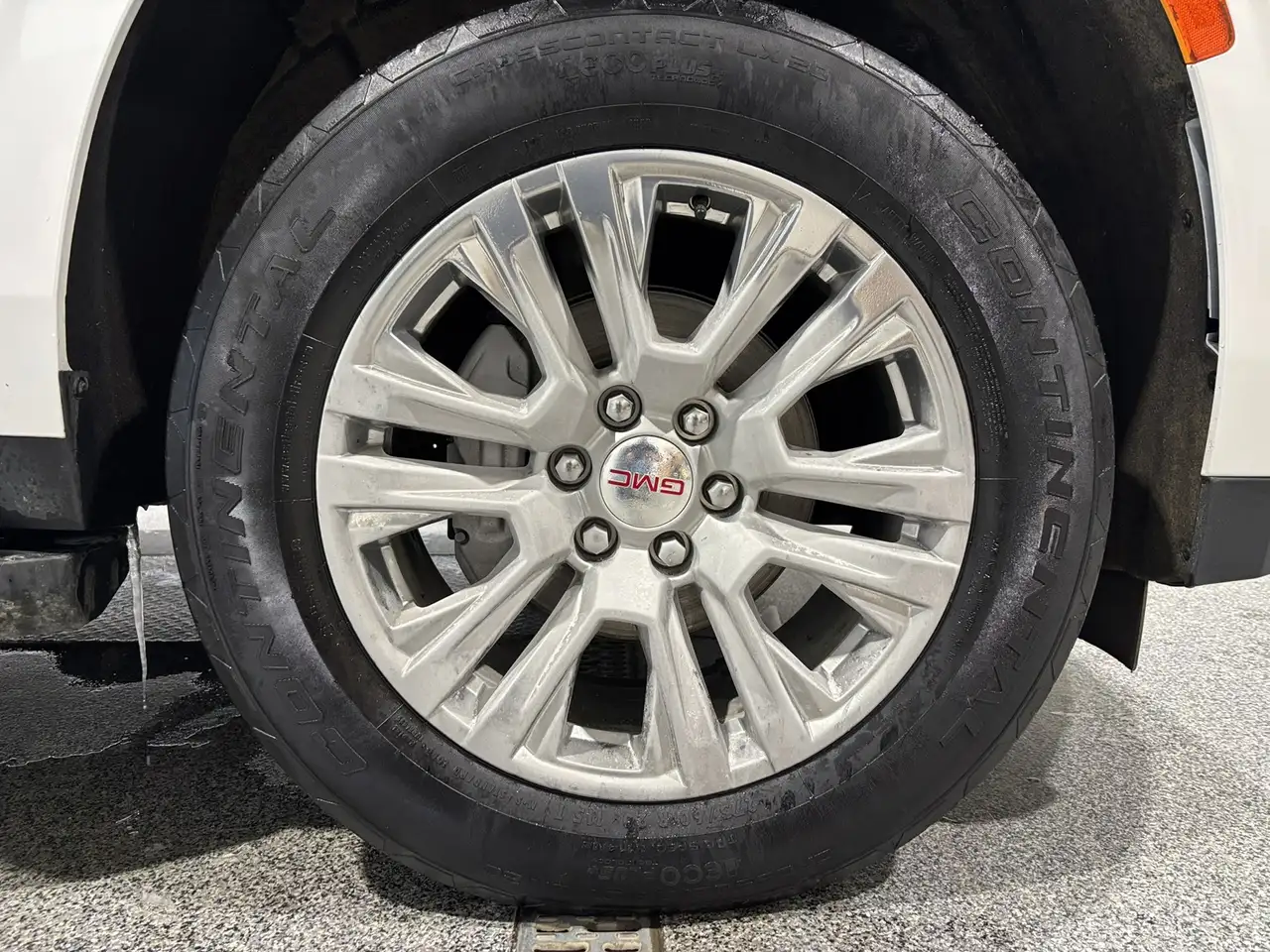 GMC Yukon снимка GMC Yukon