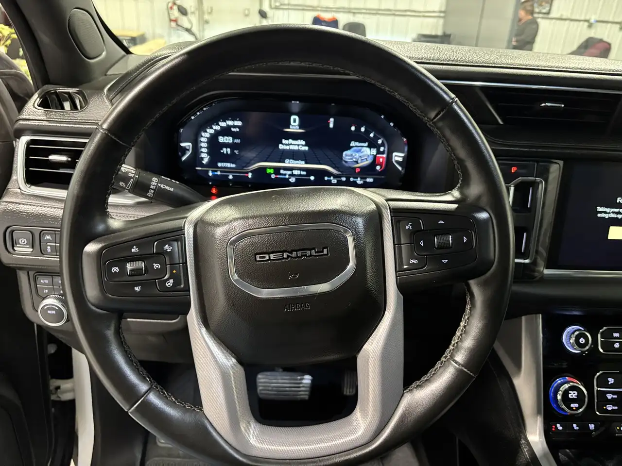 GMC Yukon снимка GMC Yukon