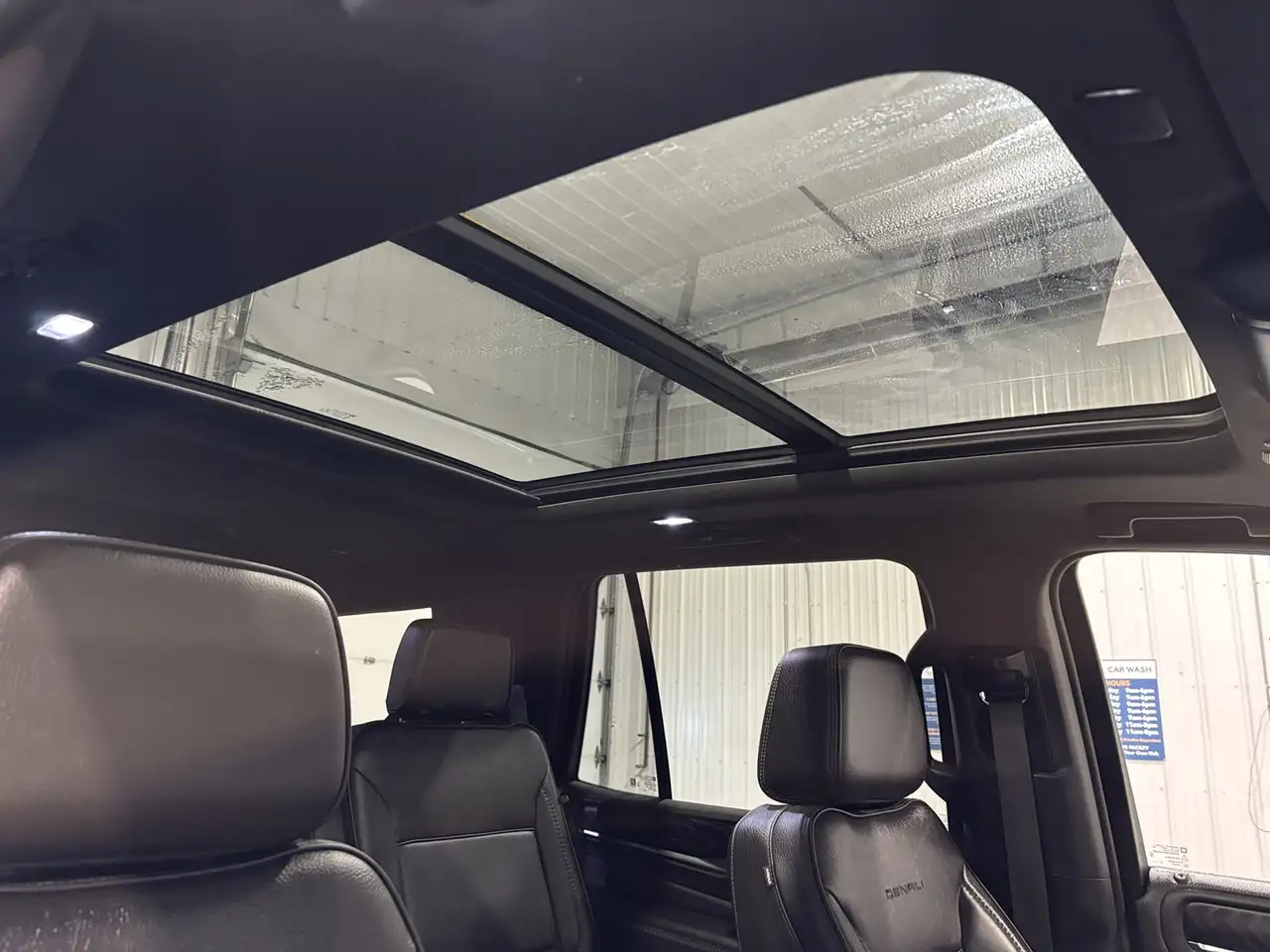 GMC Yukon снимка GMC Yukon