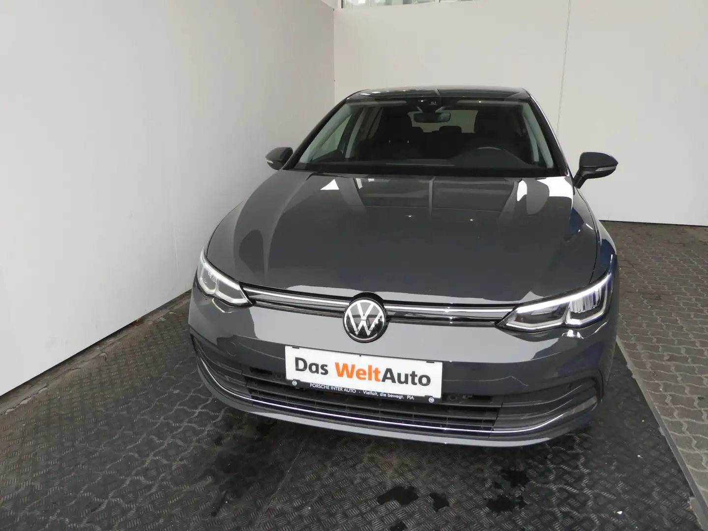 Volkswagen Golf VIII Lim. Life Grau - 2