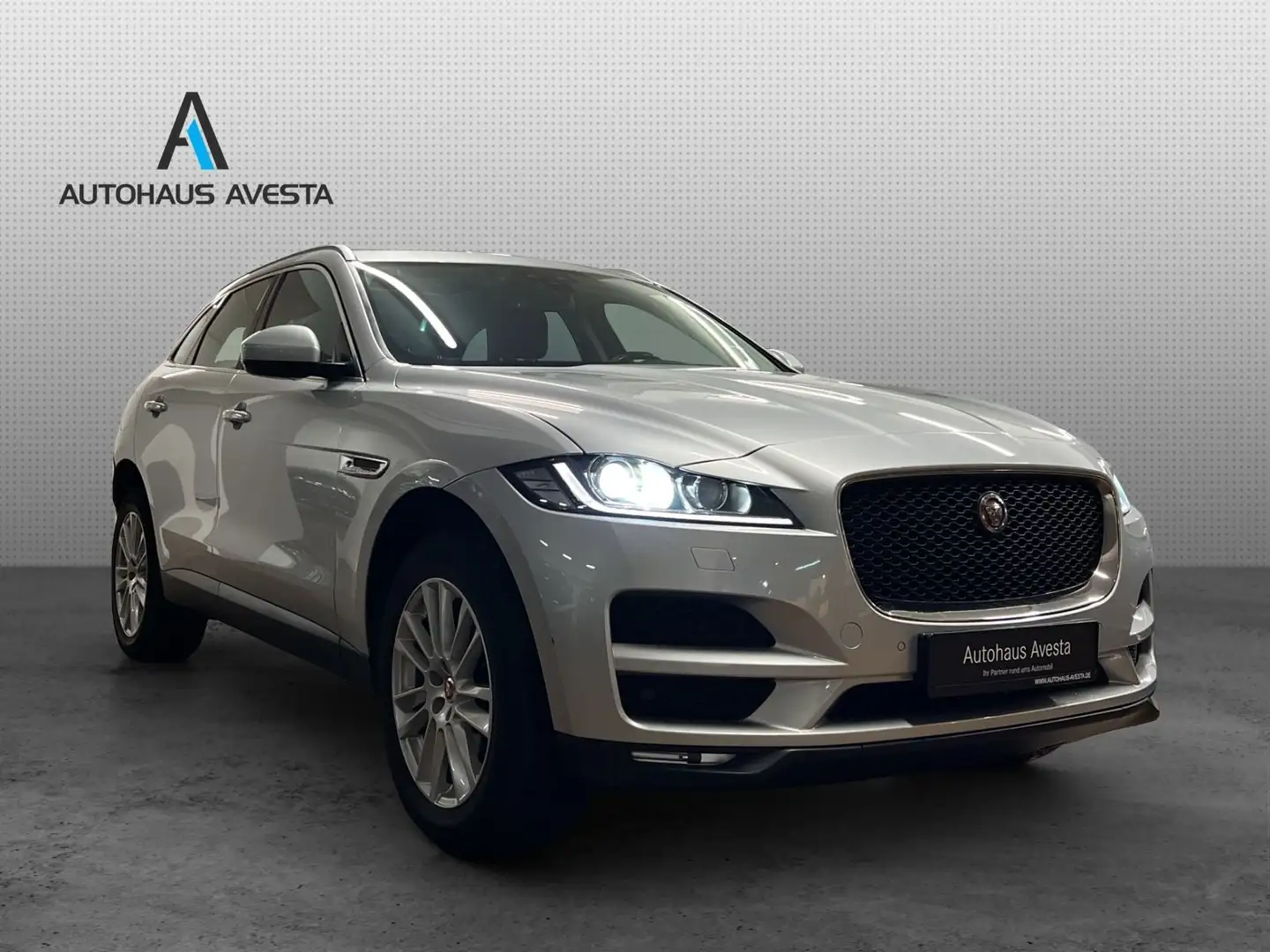 Jaguar F-Pace 20d / ALLRAD/ PANO / NUR 87. tKM/GARANTIE Silber - 2