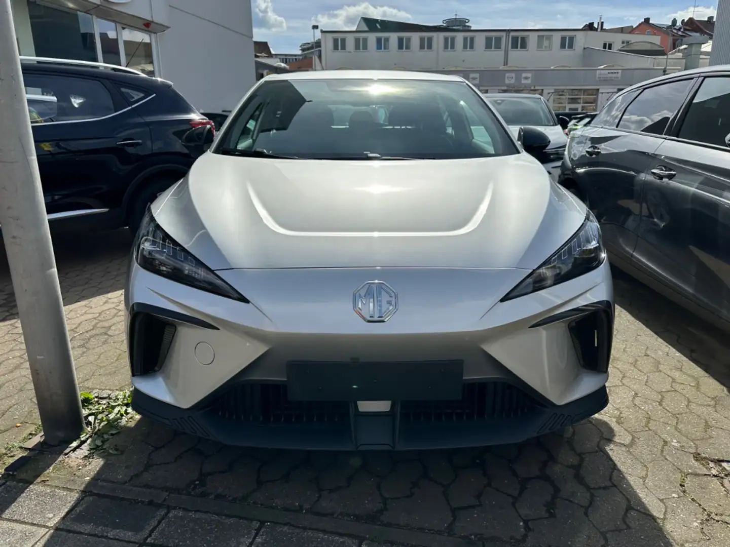 MG MG4 Standard 51kWh SpurH LED KlimaA PDC ACC Wit - 2