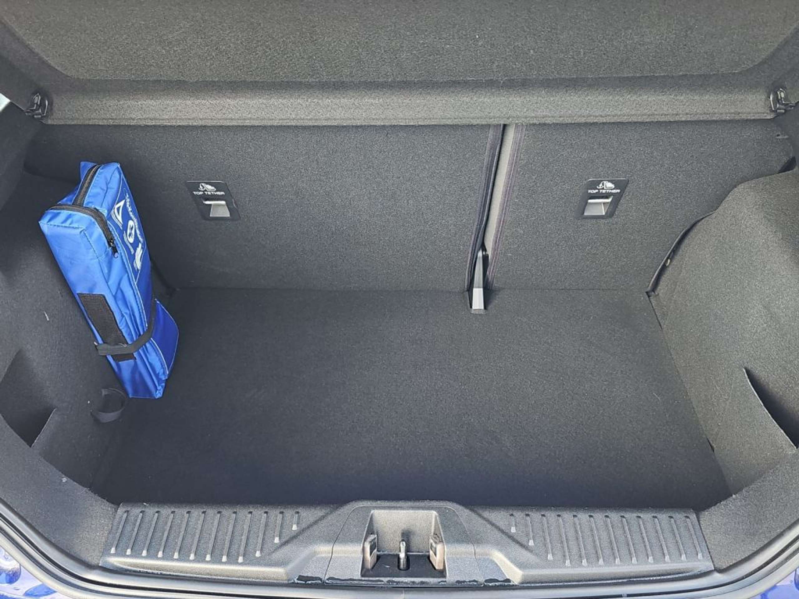 Fahrzeugabbildung Ford Fiesta 1.0 EcoBoost S&S Aut. COOL&CONNECT - mit KI generiert/bearbeitet