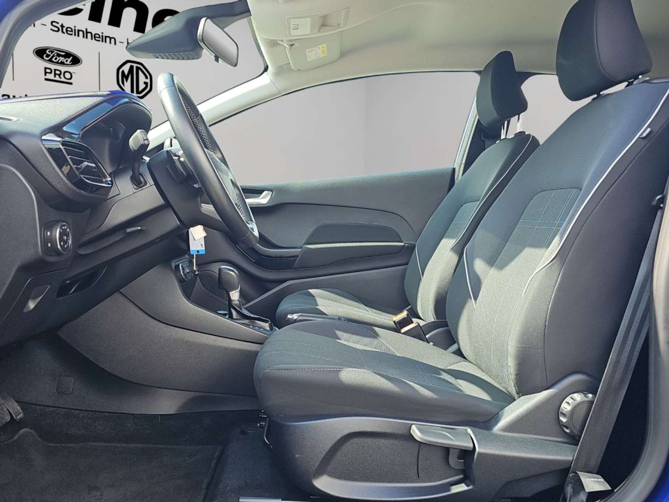 Fahrzeugabbildung Ford Fiesta 1.0 EcoBoost S&S Aut. COOL&CONNECT - mit KI generiert/bearbeitet