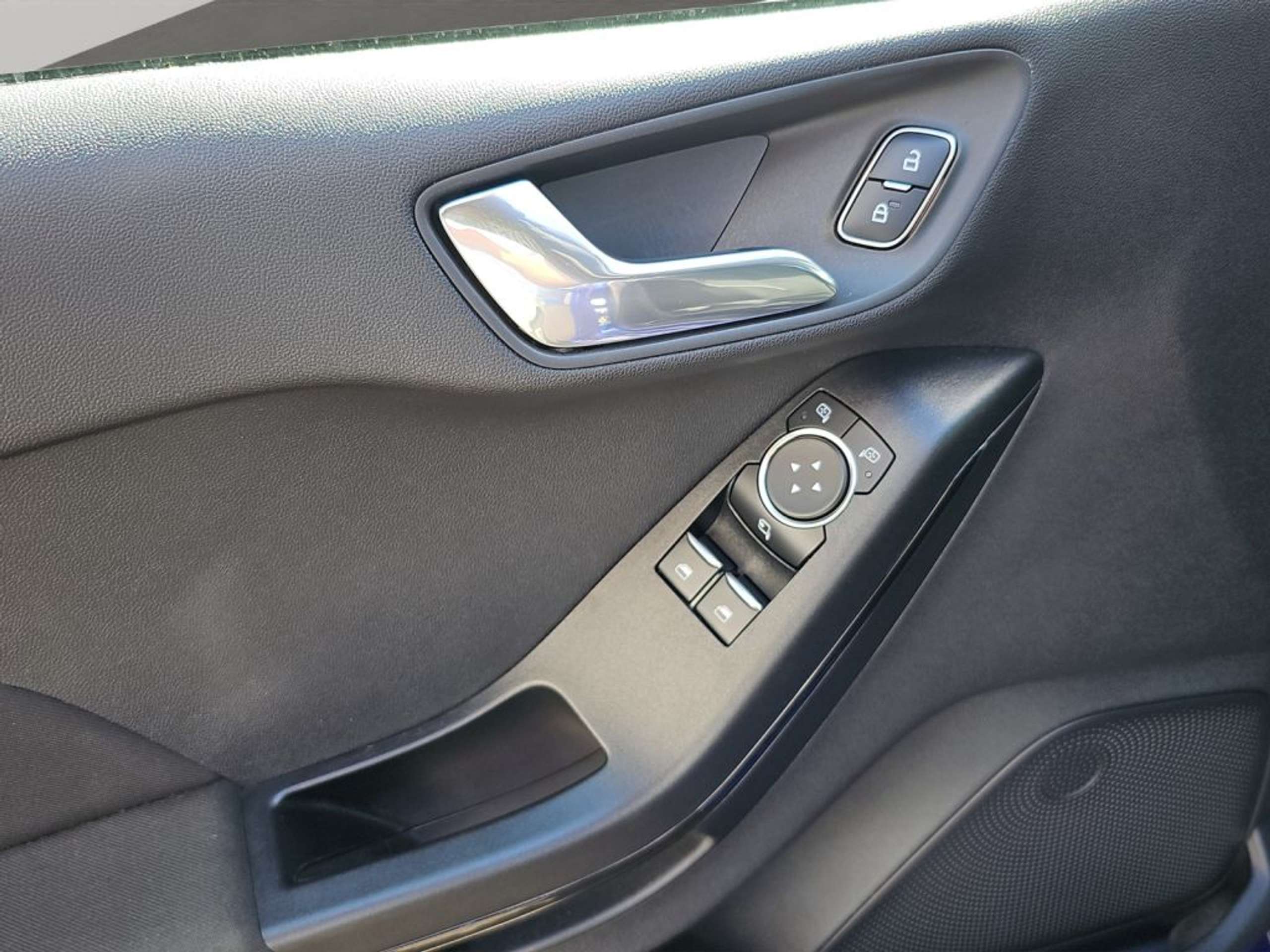 Fahrzeugabbildung Ford Fiesta 1.0 EcoBoost S&S Aut. COOL&CONNECT - mit KI generiert/bearbeitet