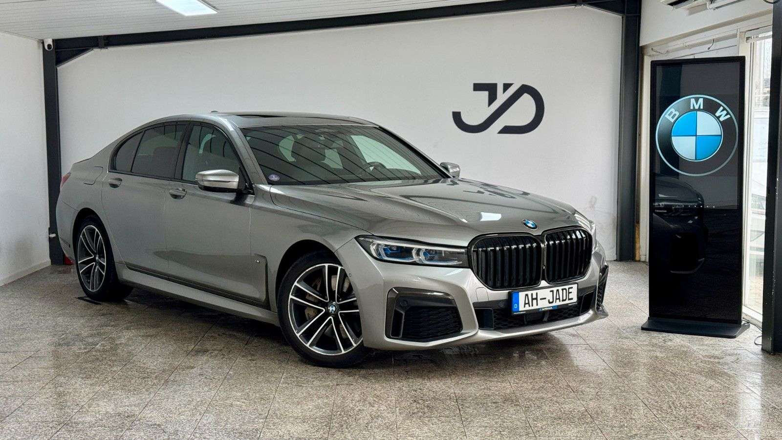 BMW 745