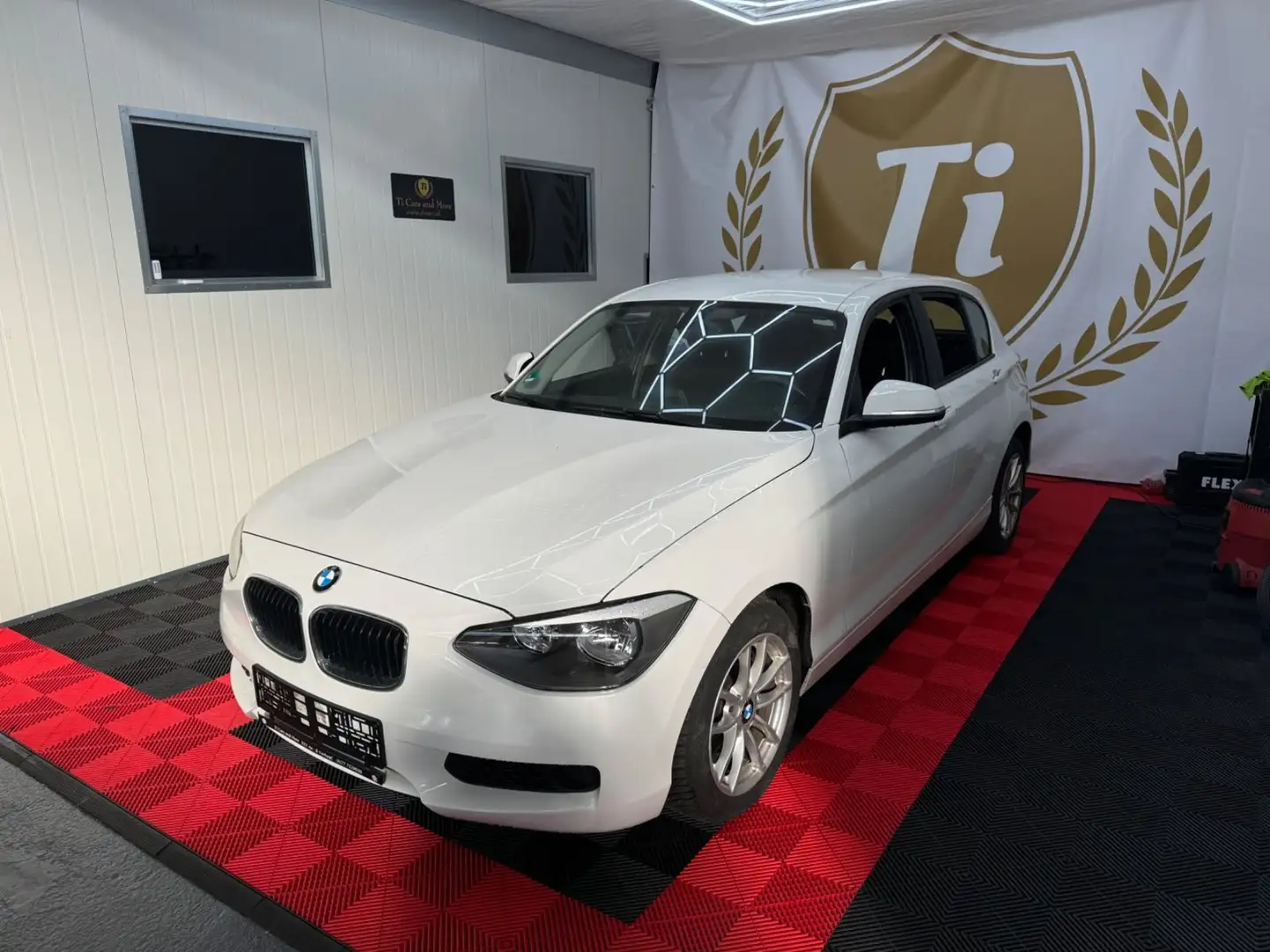 BMW 116 *Baureihe*Lim.*5-trg.*116i*TÜV*STZGH*EURO6* Білий - 1