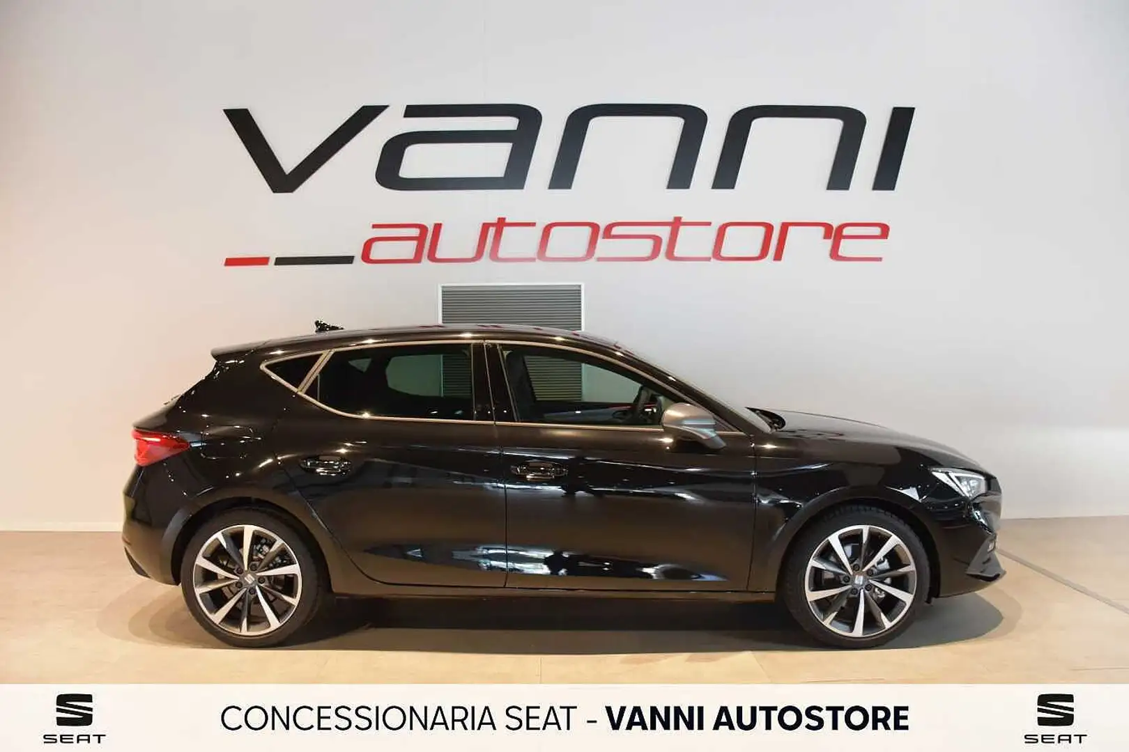 SEAT Leon e-Hybrid Leon 1.5 hybrid 116 CV DSG FR mHEV Nero - 2