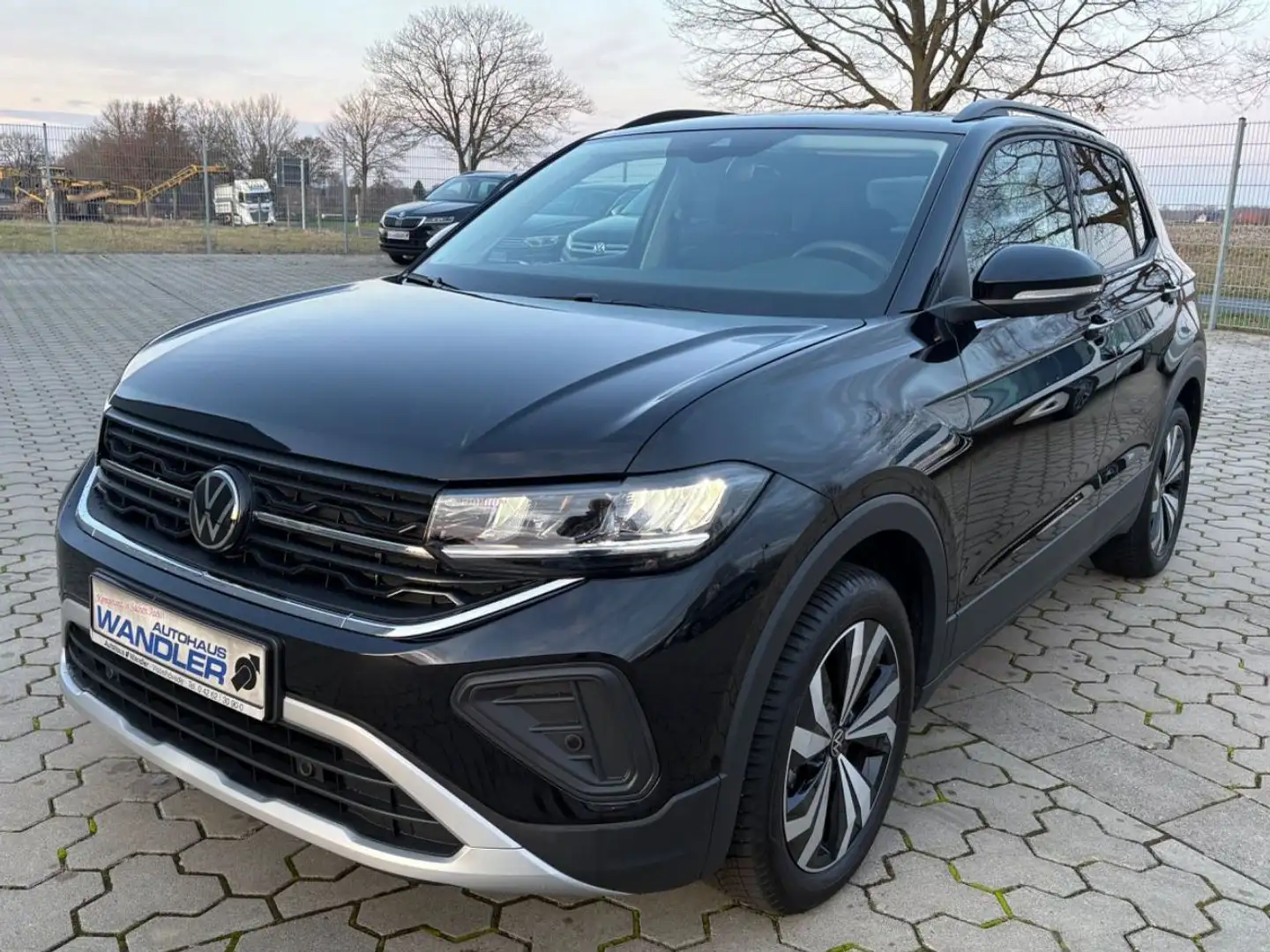 Volkswagen T-Cross 1.0 TSI 85 kW Life, AHK, Navi, Kamera Schwarz - 1