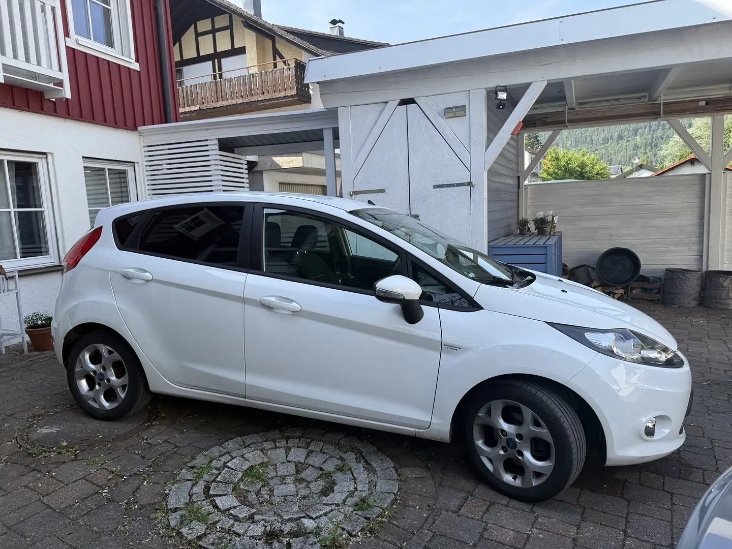 Ford Fiesta 1.25 Trend Weiß - 1