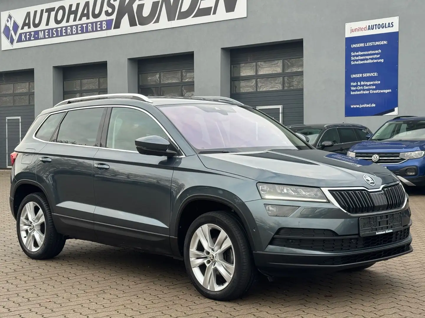 Skoda Karoq 2.0 TDI Style °360°VC°ACC°AHK° Grau - 2